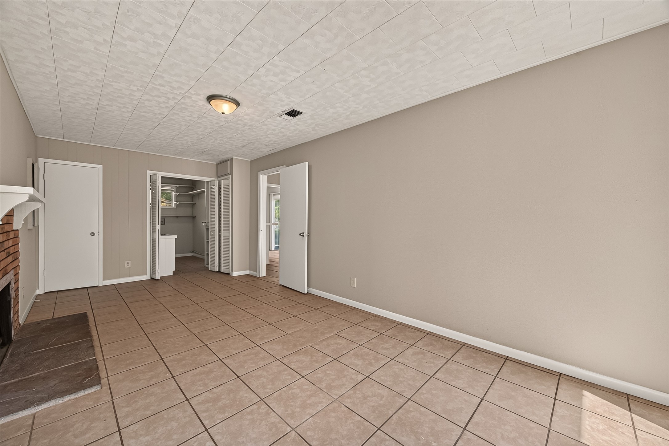 8022 White Avenue, Hitchcock, TX 77563 8022 White Avenue, Hitchcock, TX 77563