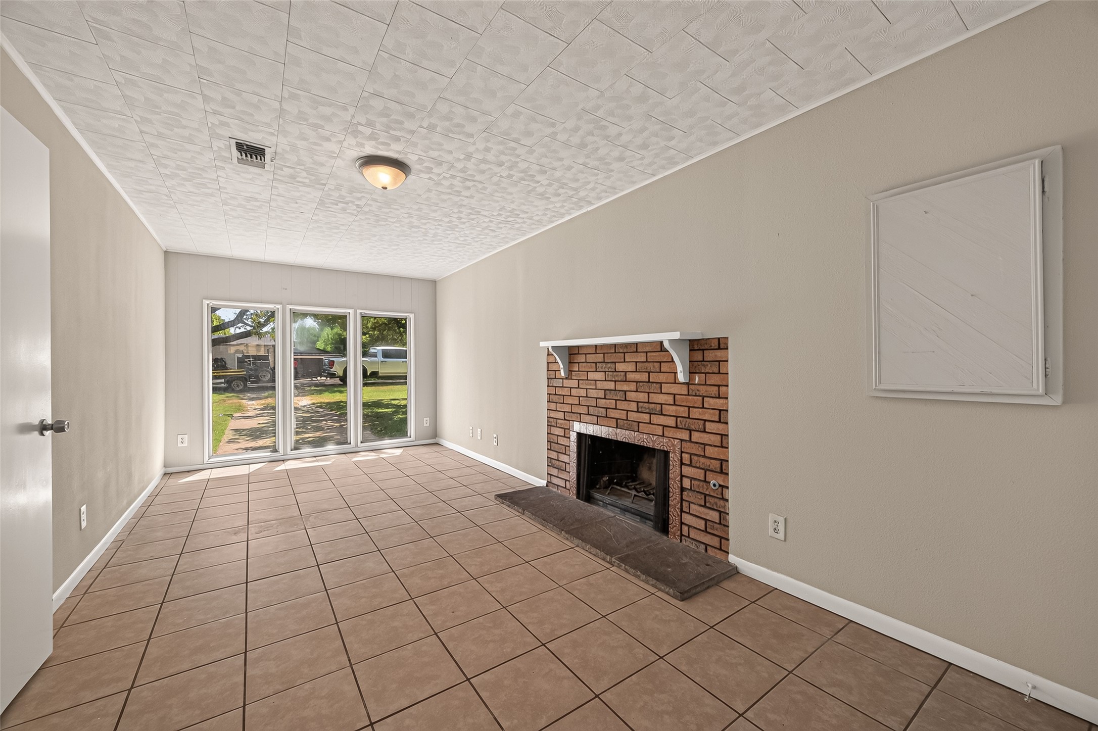 8022 White Avenue, Hitchcock, TX 77563 8022 White Avenue, Hitchcock, TX 77563