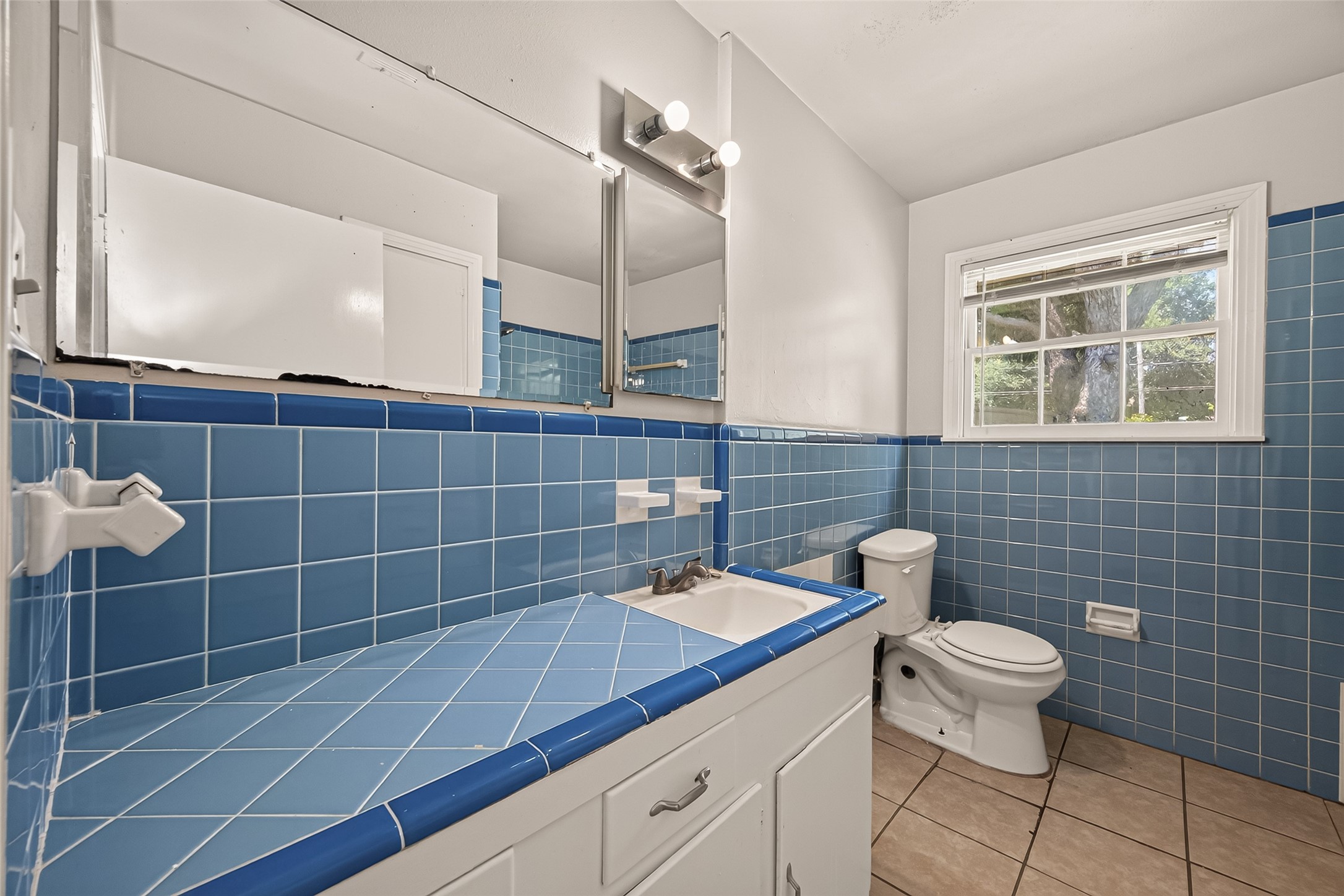 8022 White Avenue, Hitchcock, TX 77563