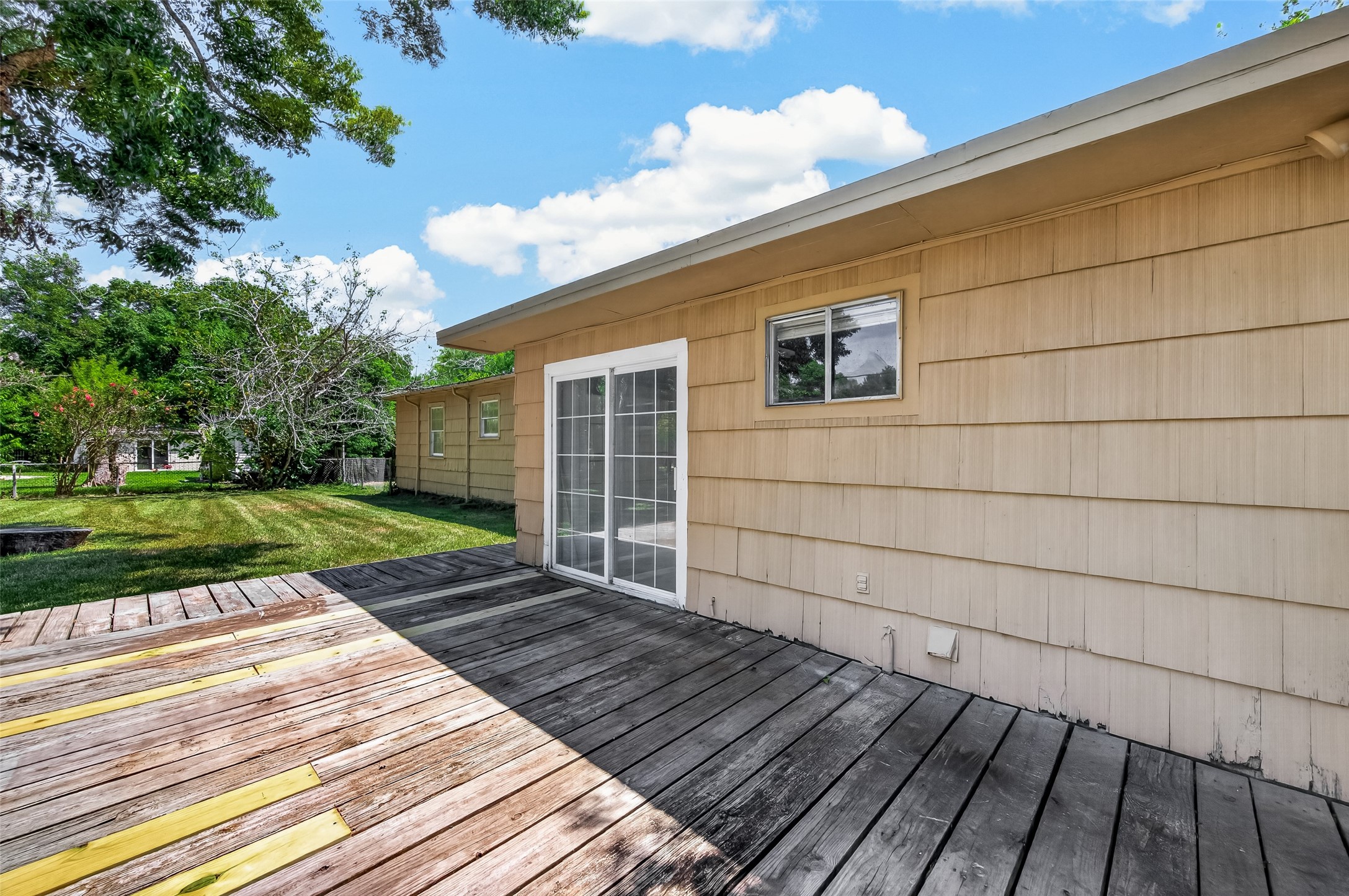 8022 White Avenue, Hitchcock, TX 77563