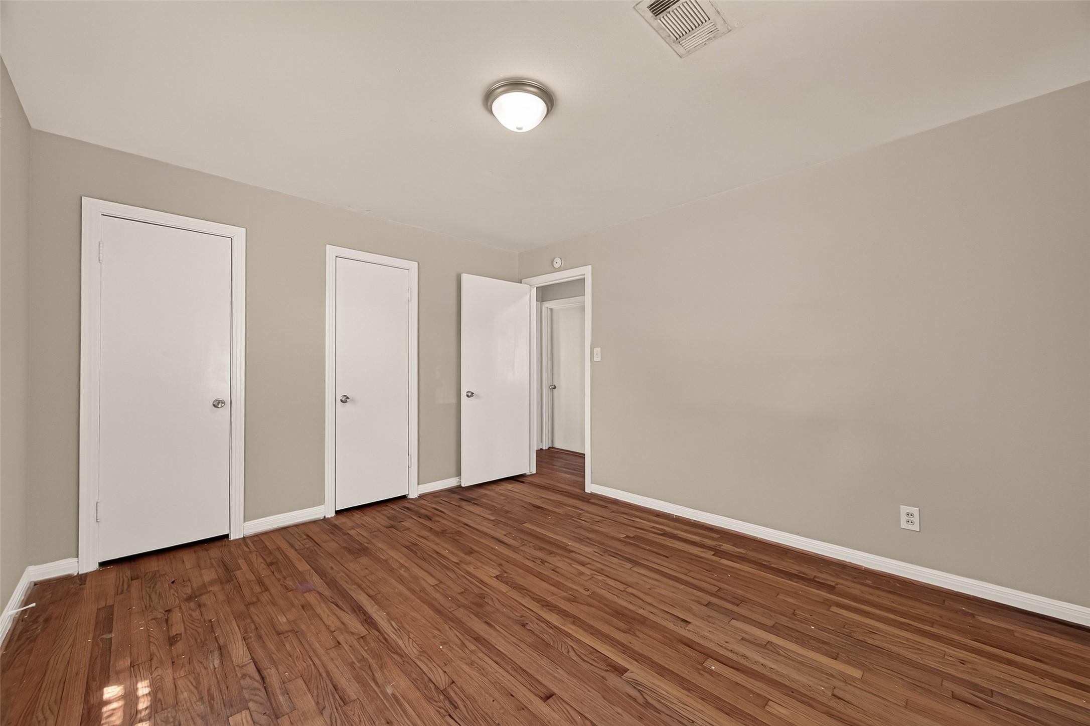 8022 White Avenue, Hitchcock, TX 77563