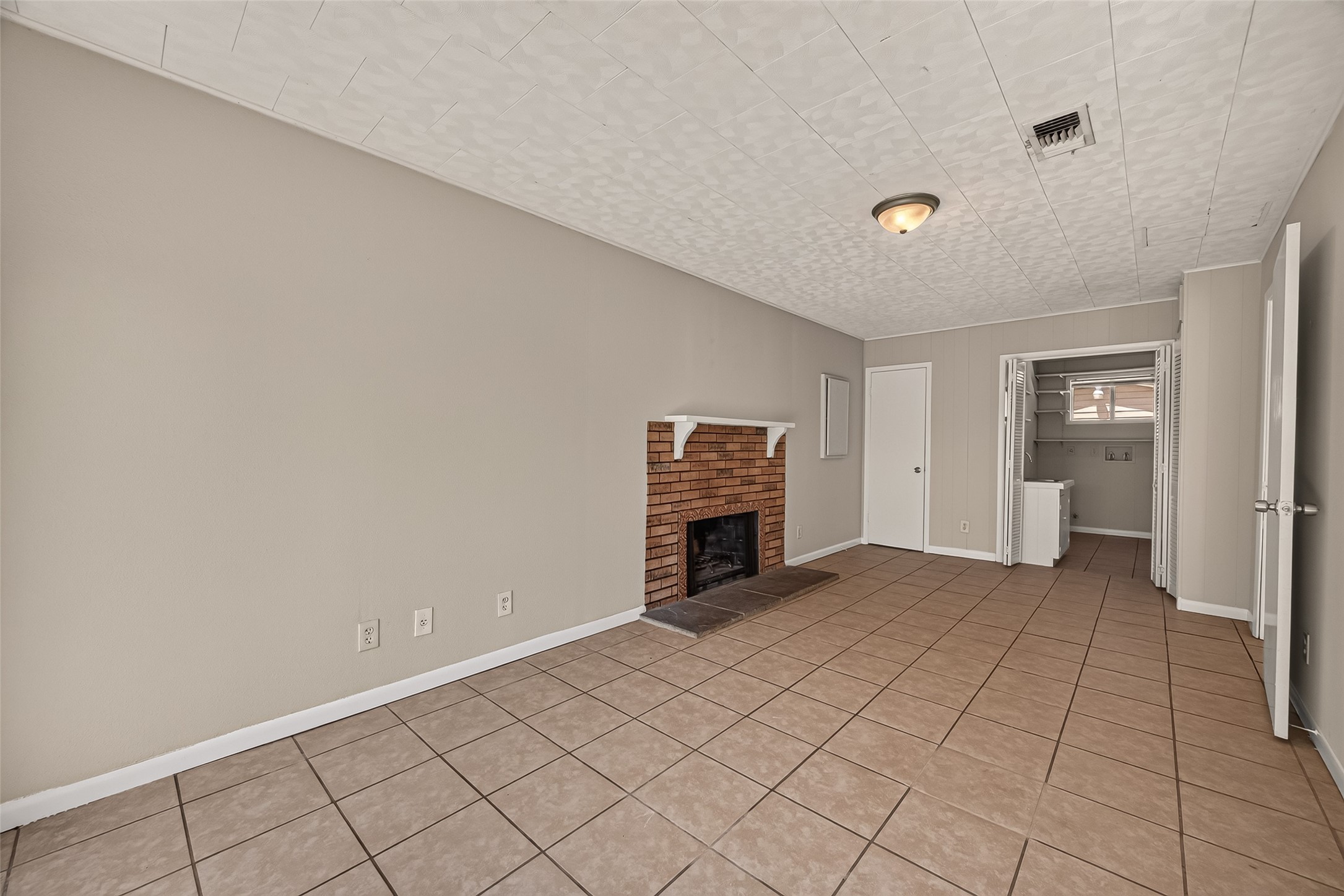 8022 White Avenue, Hitchcock, TX 77563 8022 White Avenue, Hitchcock, TX 77563