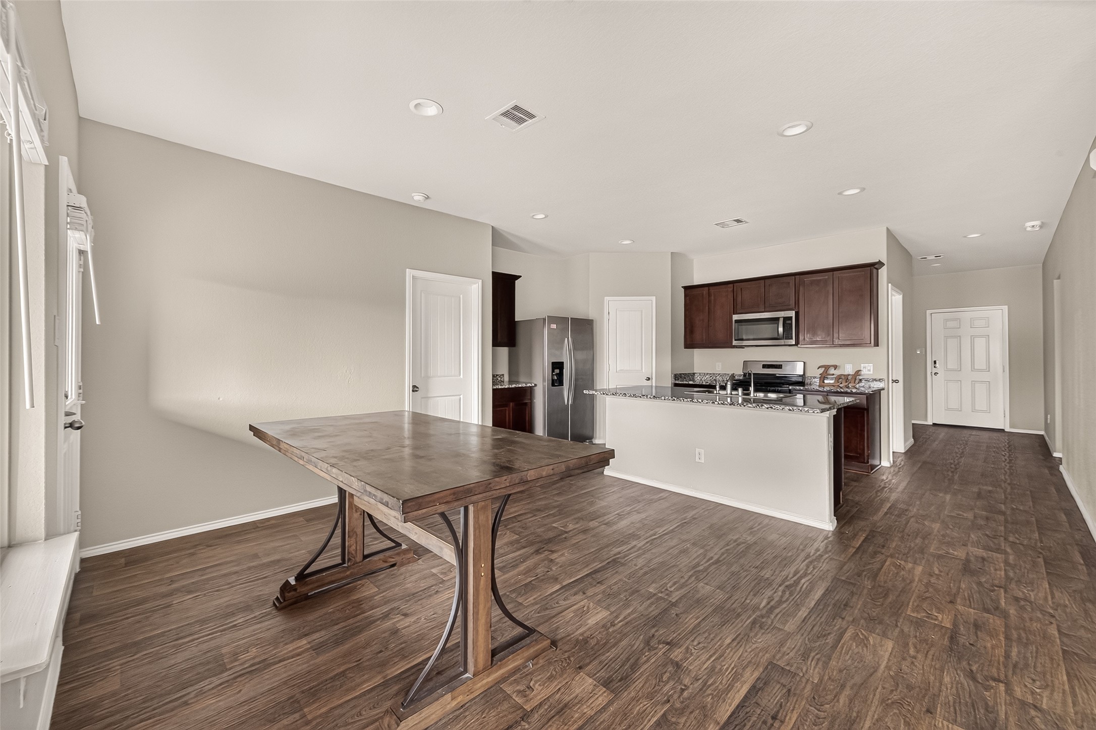 Kitchen and the breakfast area.