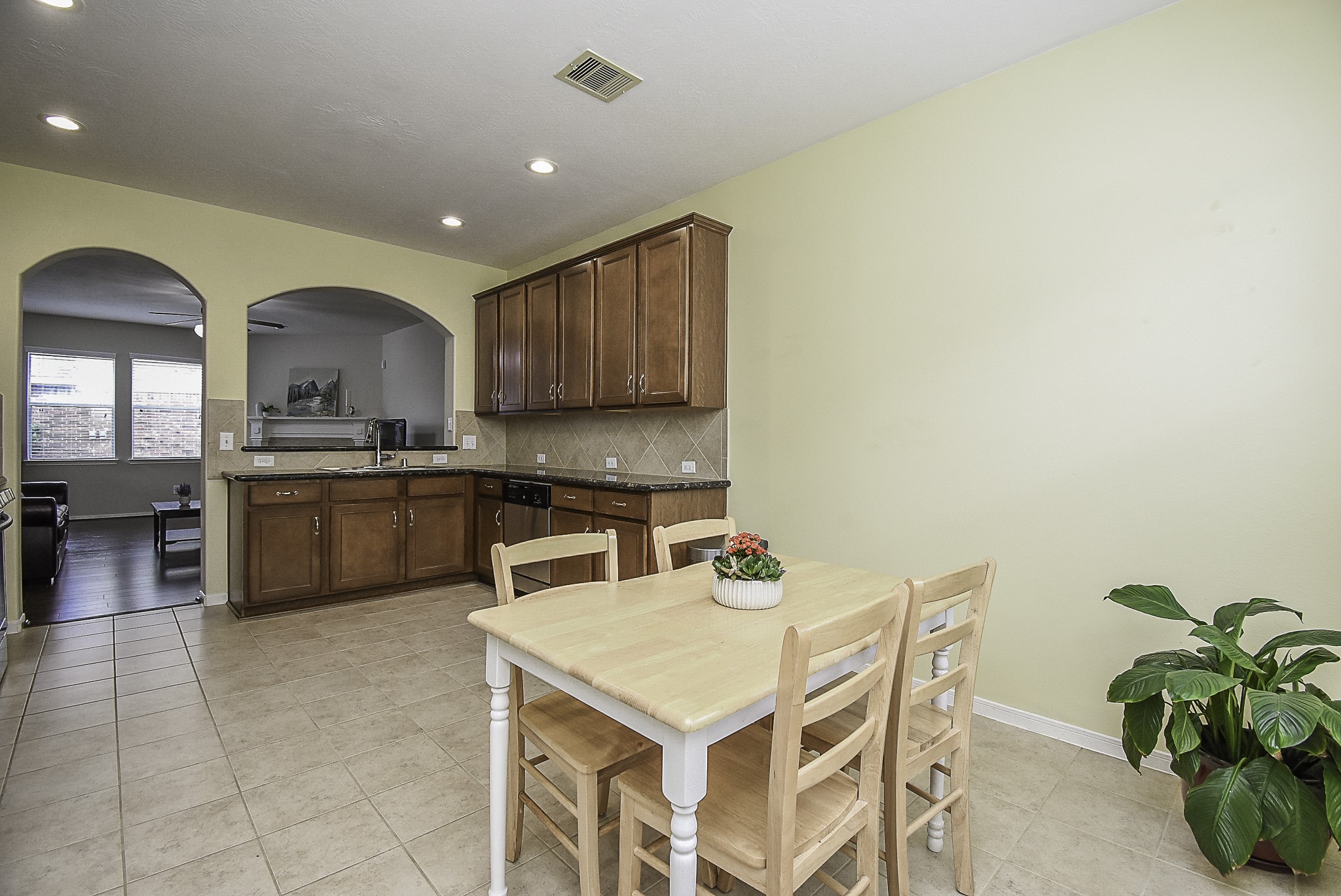 The spacious breakfast area offers plenty of room for casual dining.