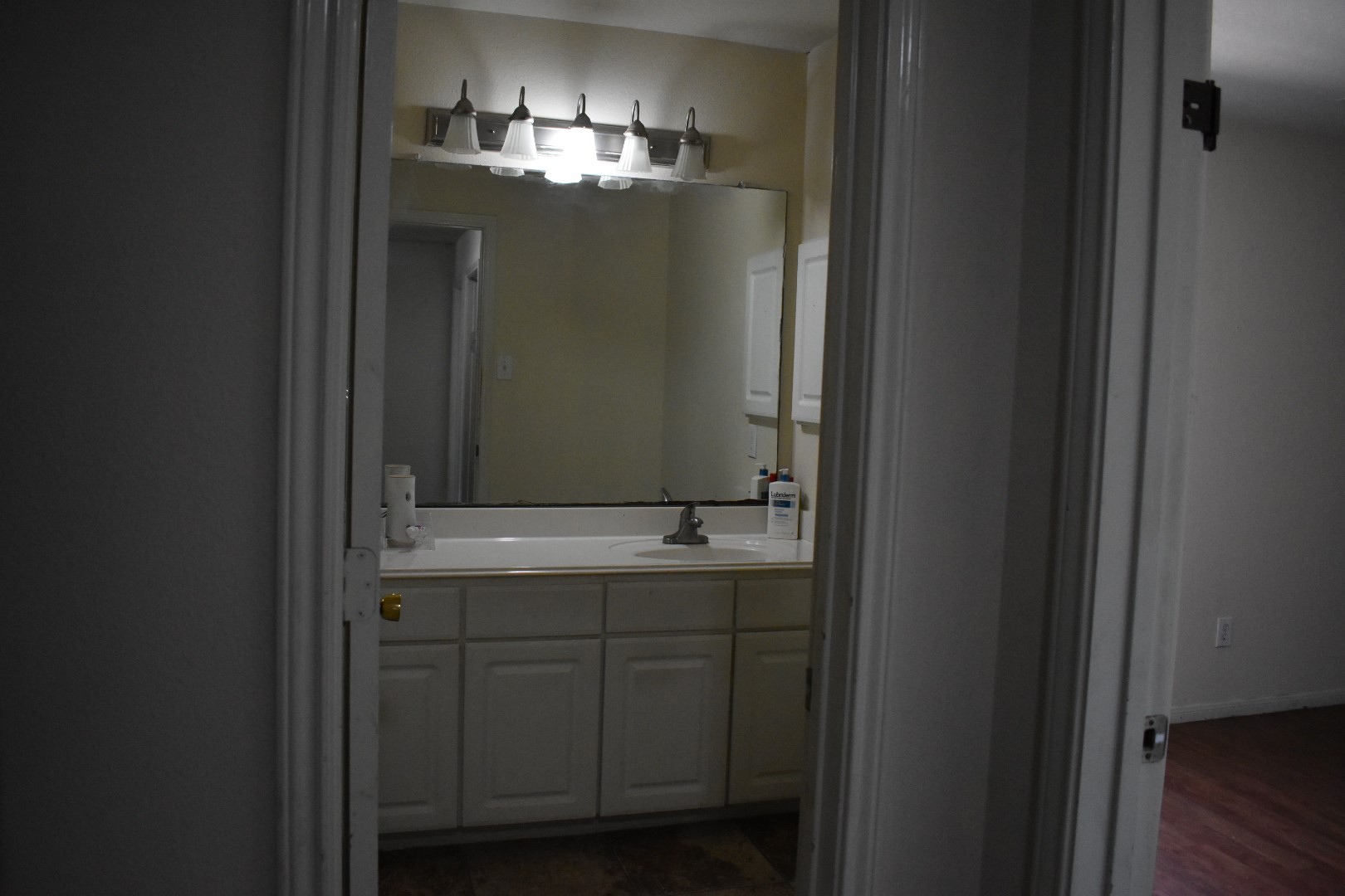 Secondary upstairs bathroom