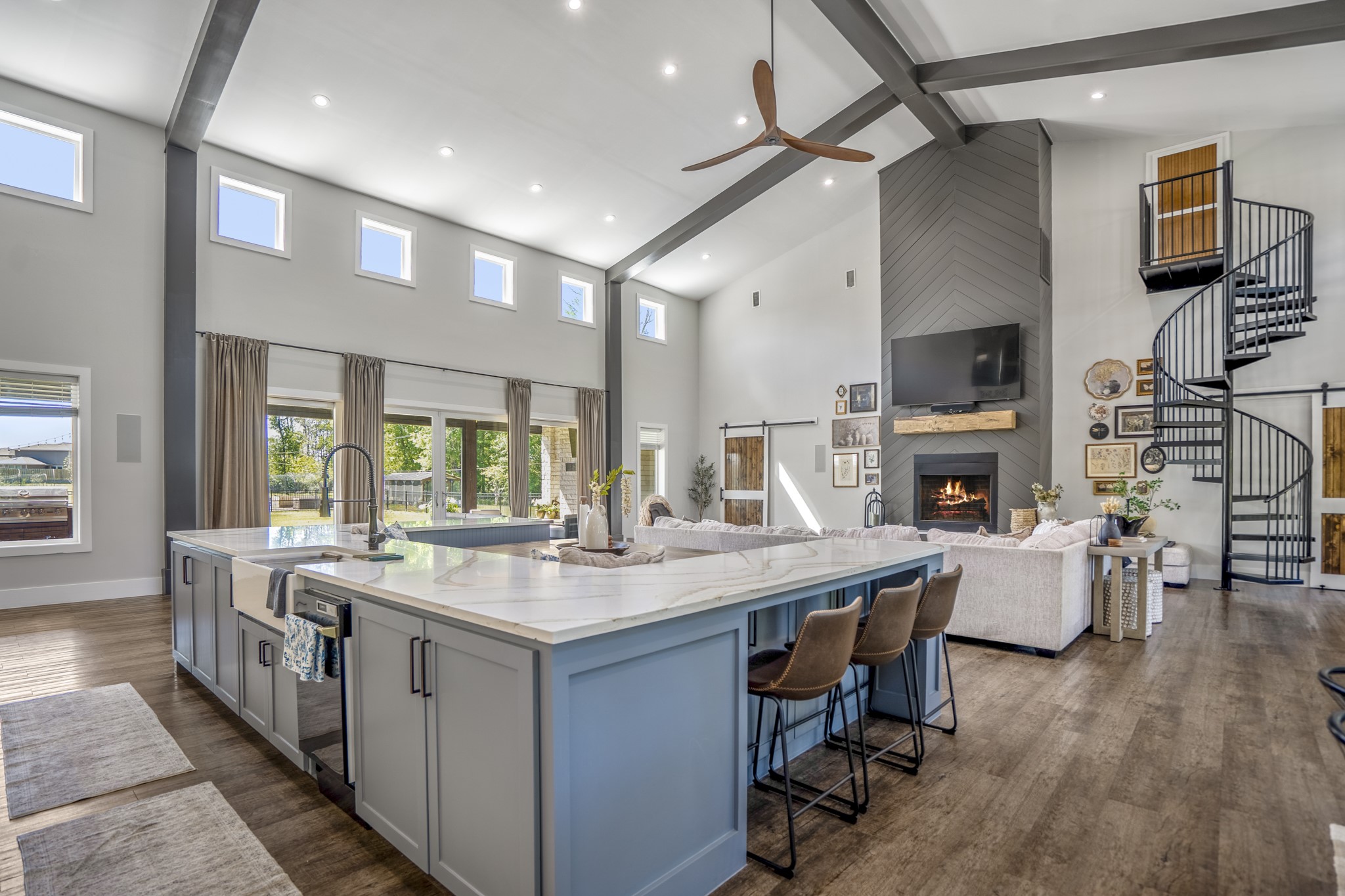 Large kitchen with breakfast bar and
additional seating