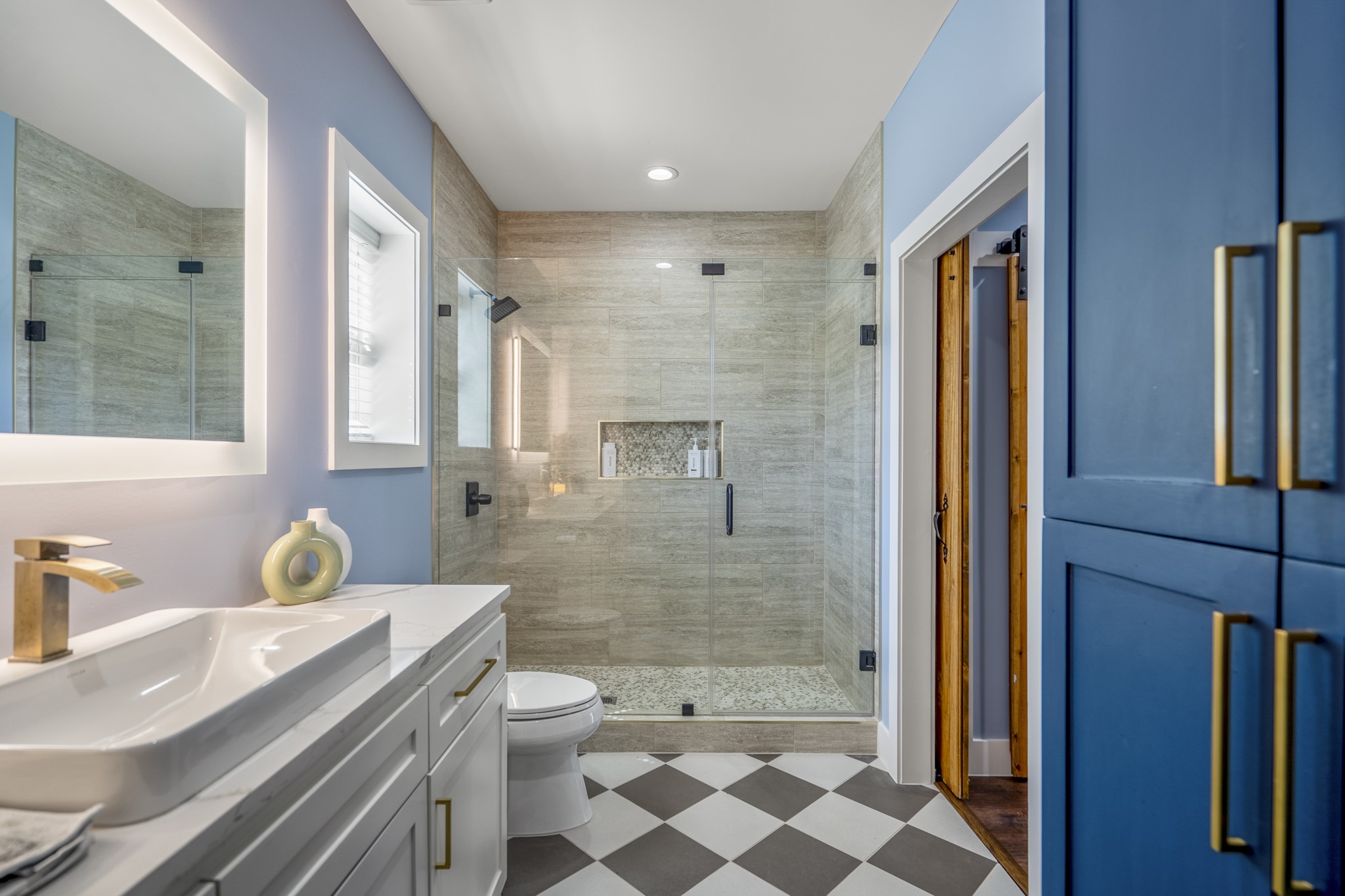 Guest house bathroom
