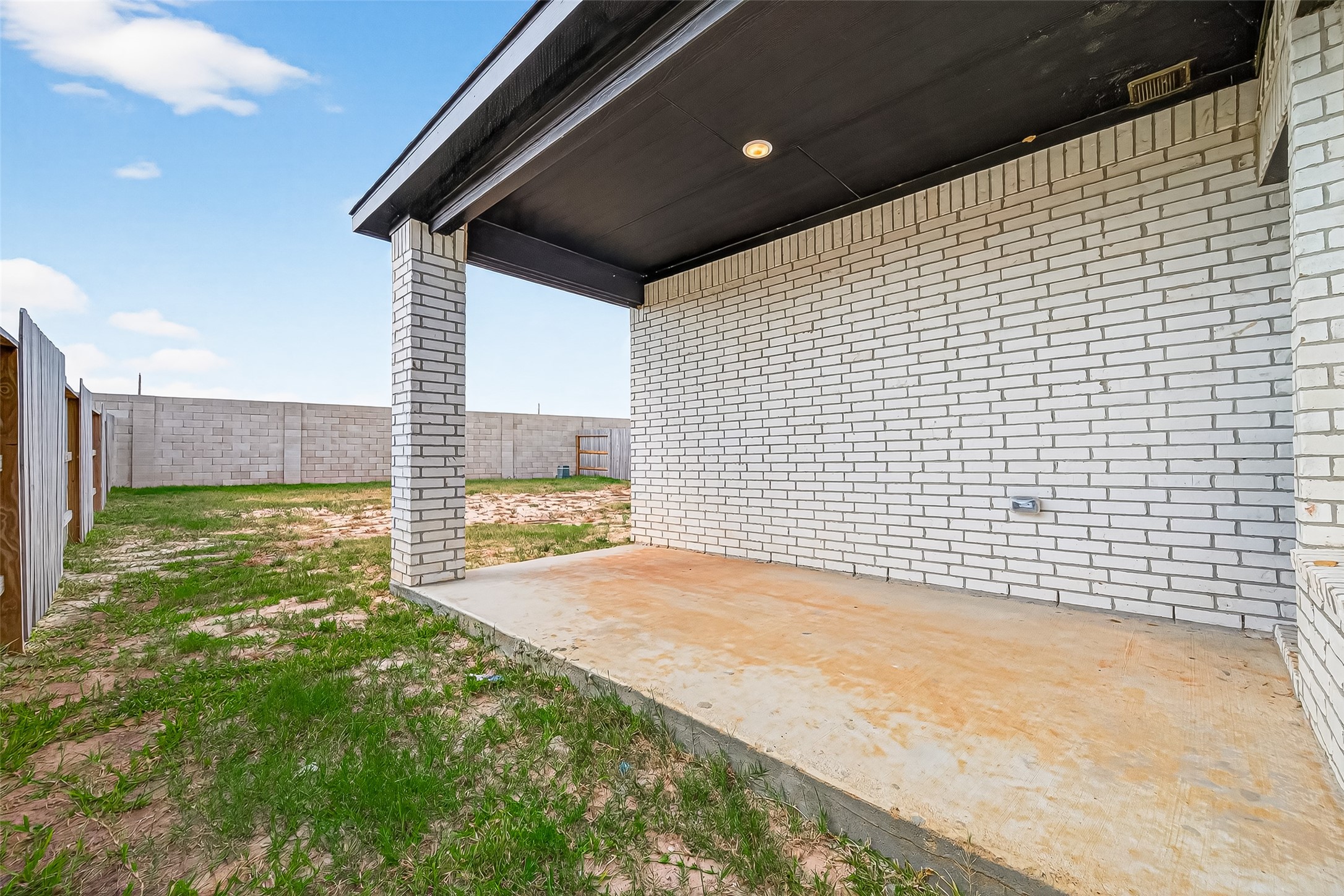9987 Enclave Grove Street, Willis, TX 77318