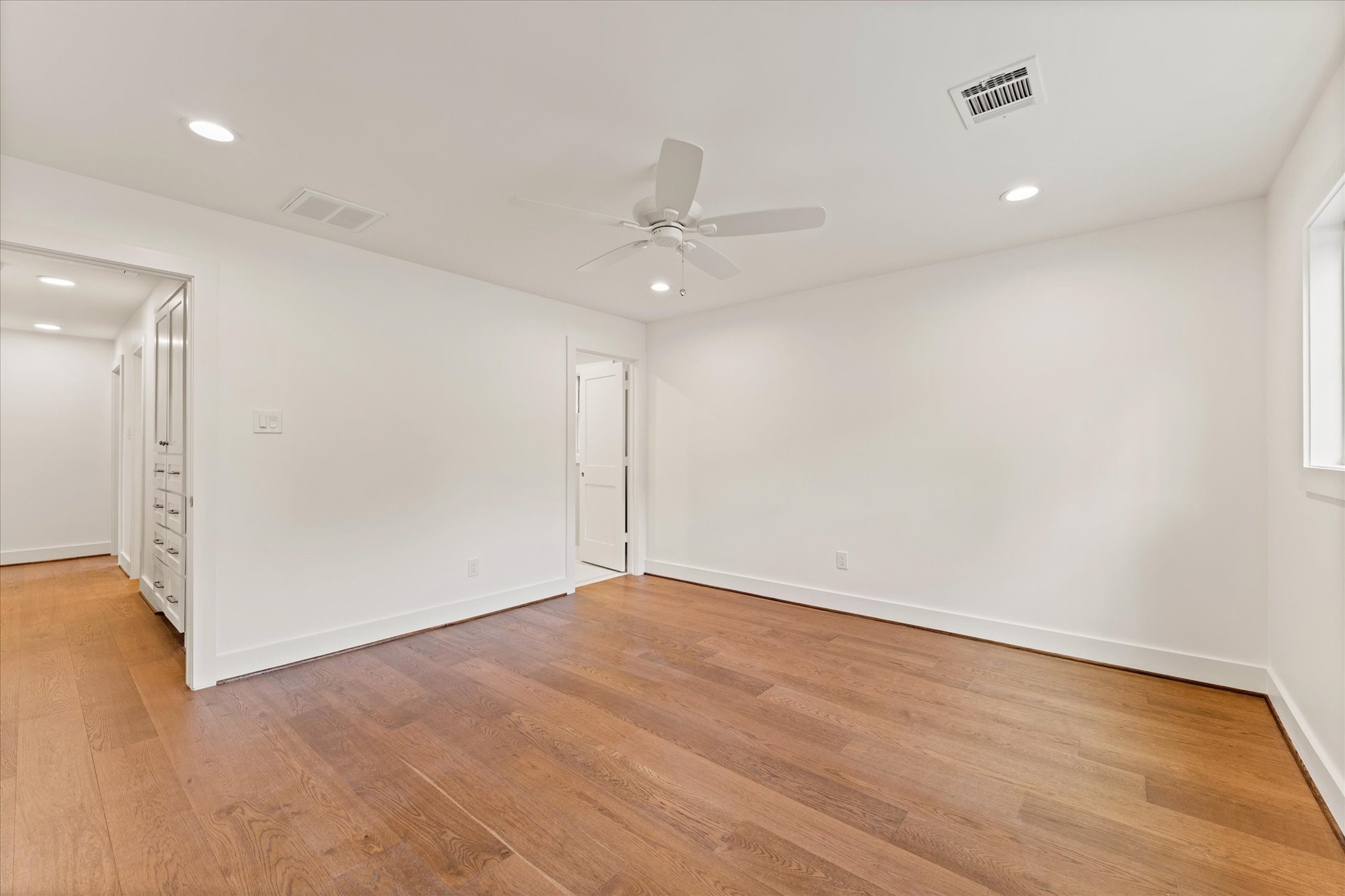 Upstairs Bedroom (1 of 4)