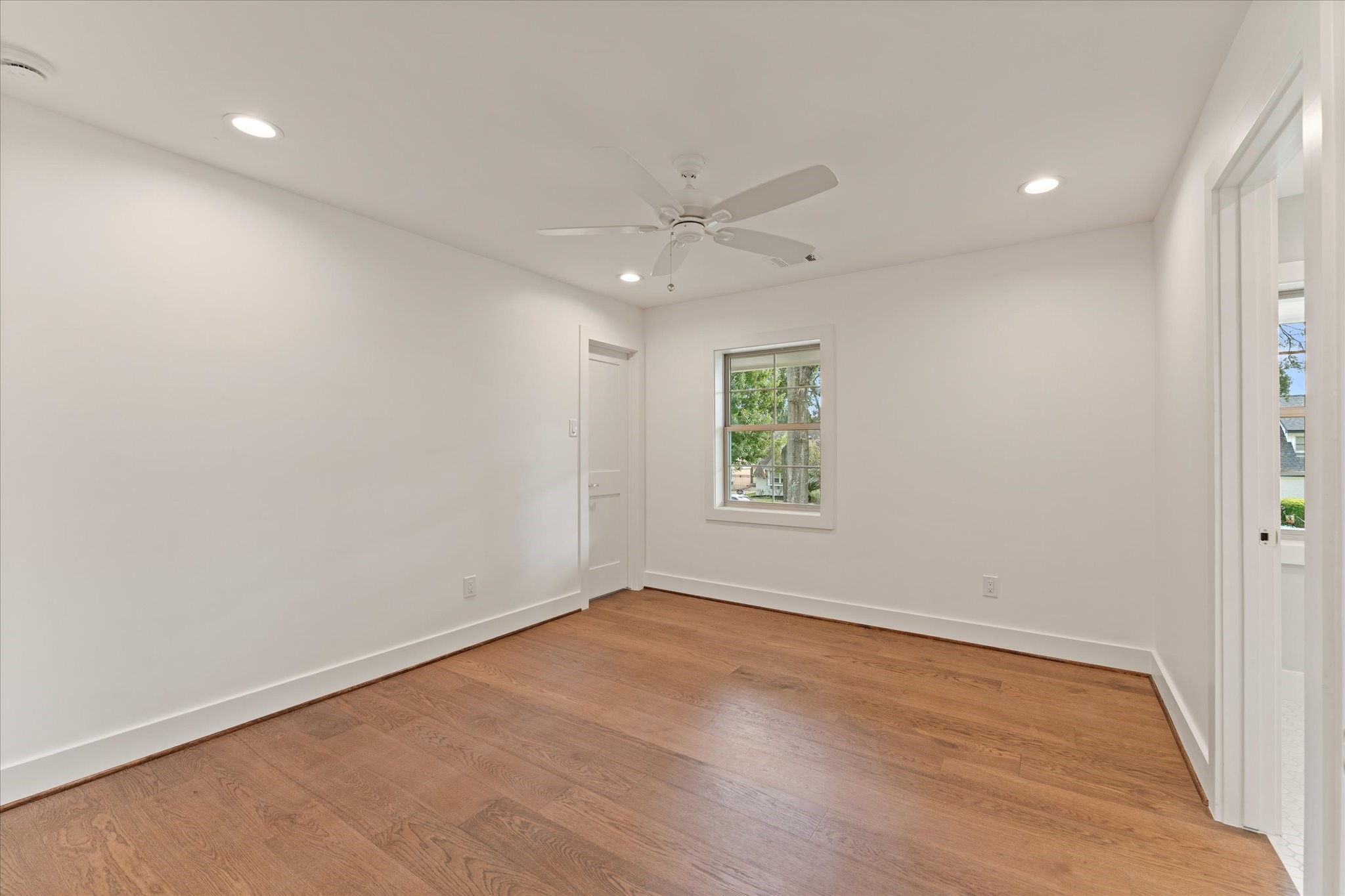 Upstairs Bedroom (1 of 4)