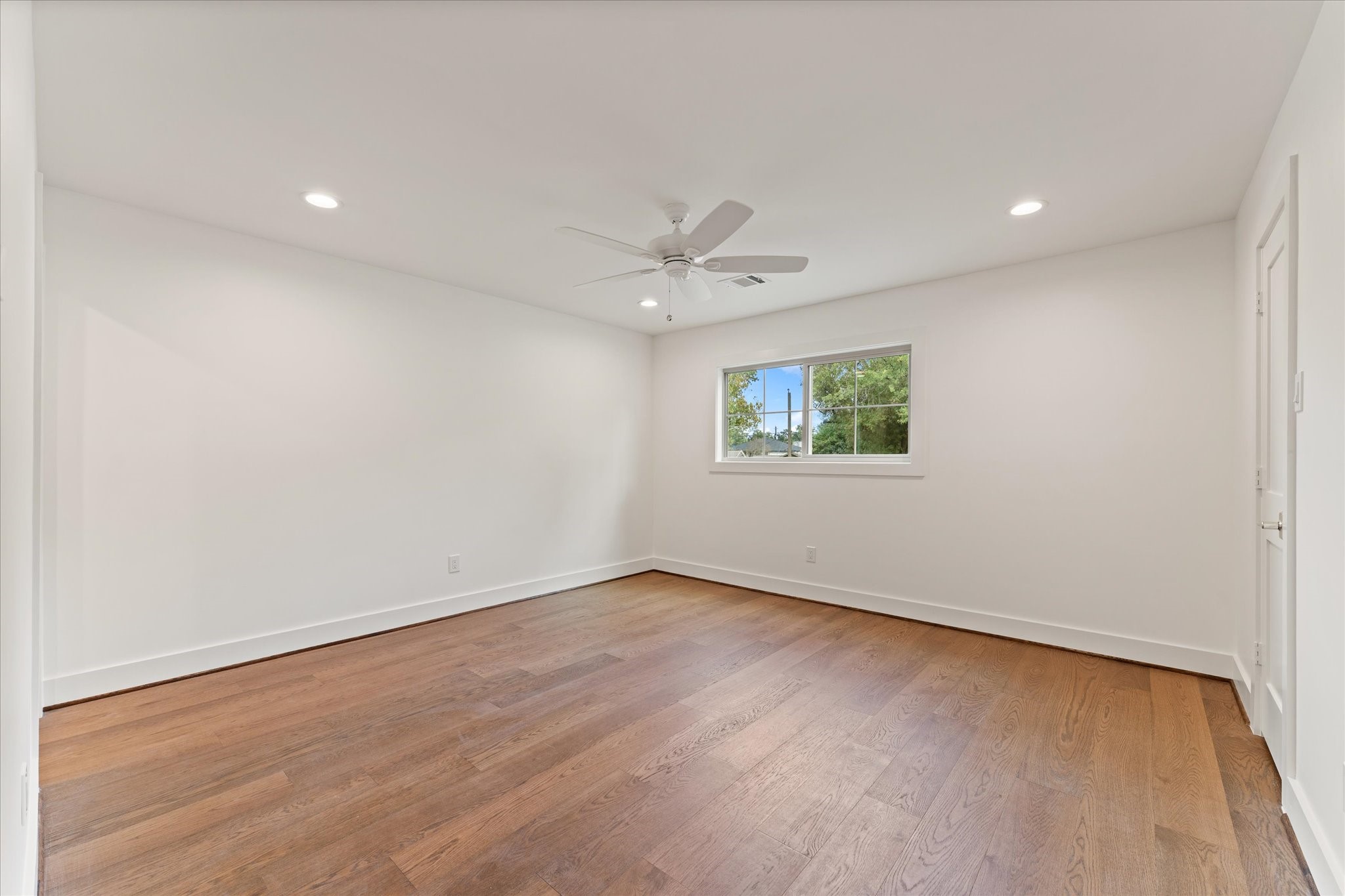 Upstairs Bedroom (1 of 4)
