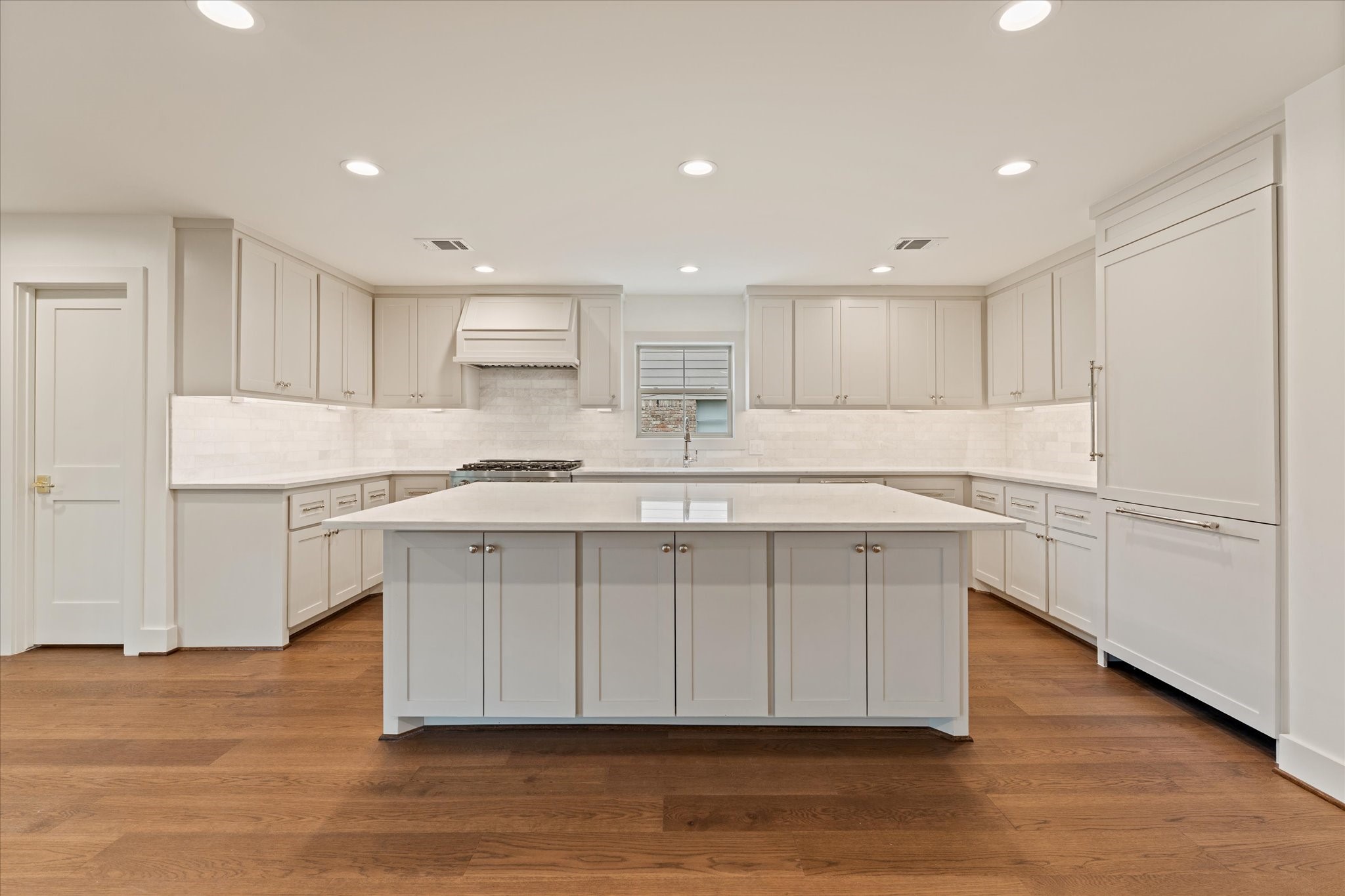 High end lux design + this home = your kitchen of dreams High end lux design + this home = your kitchen of dreams