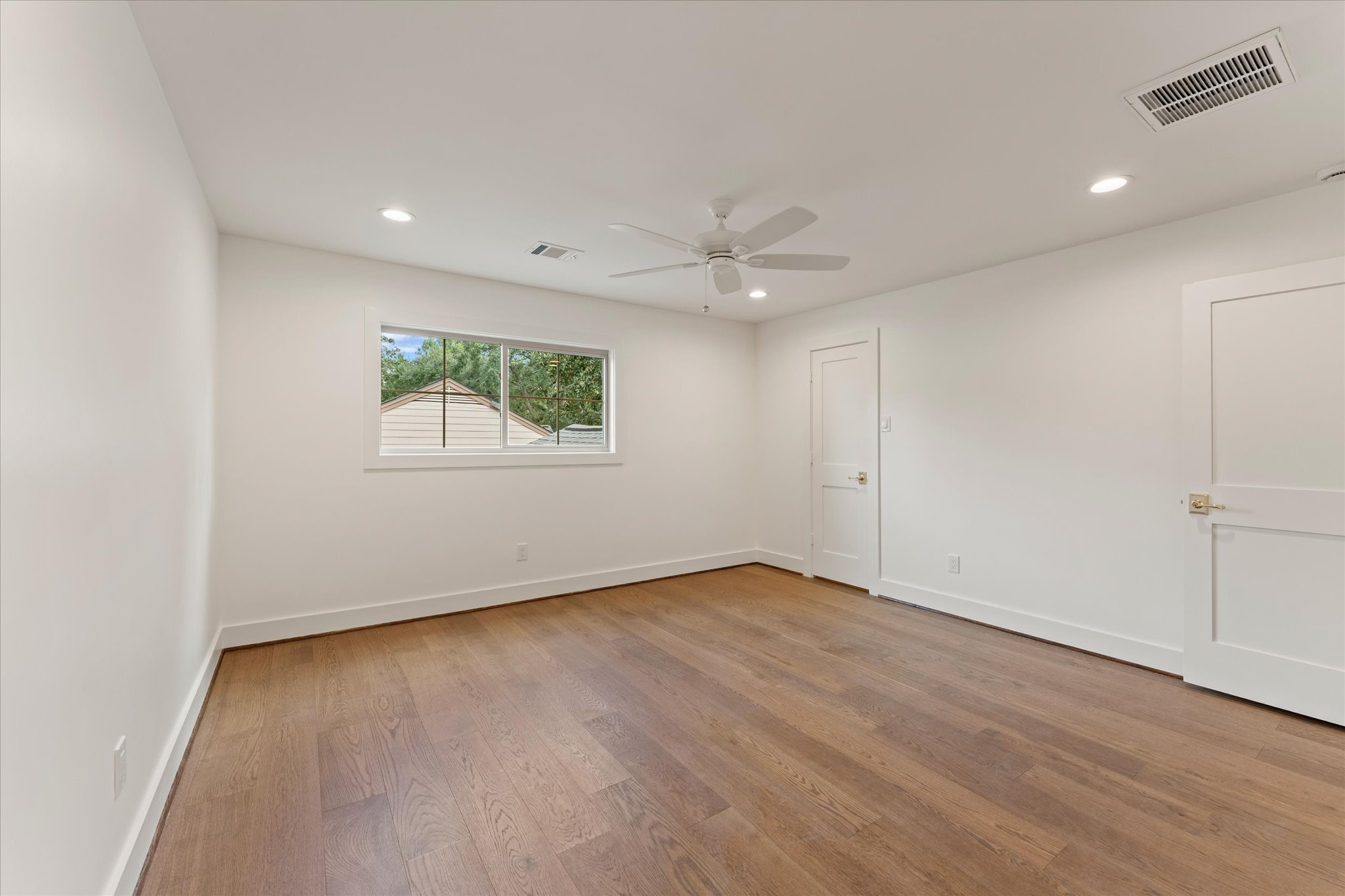 Upstairs Bedroom (1 of 4)