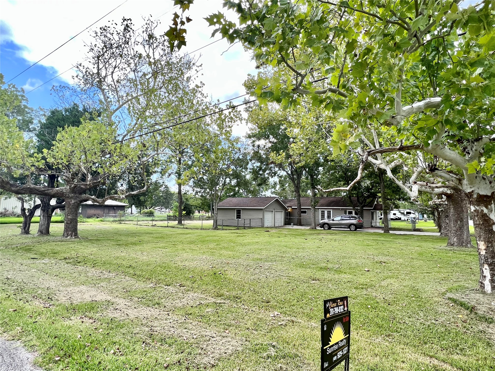 Here is a better vantage of just how large this property is.  Plenty of room to add a workshop/metal building, you have 140 ft of rd frontage on 2nd st and another 120 ft of rd frontage on Terry St.