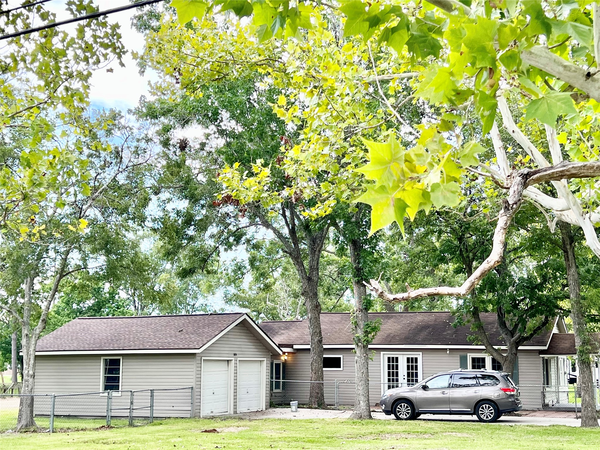 Serene setting in heart of Santa Fe and in SFISD
