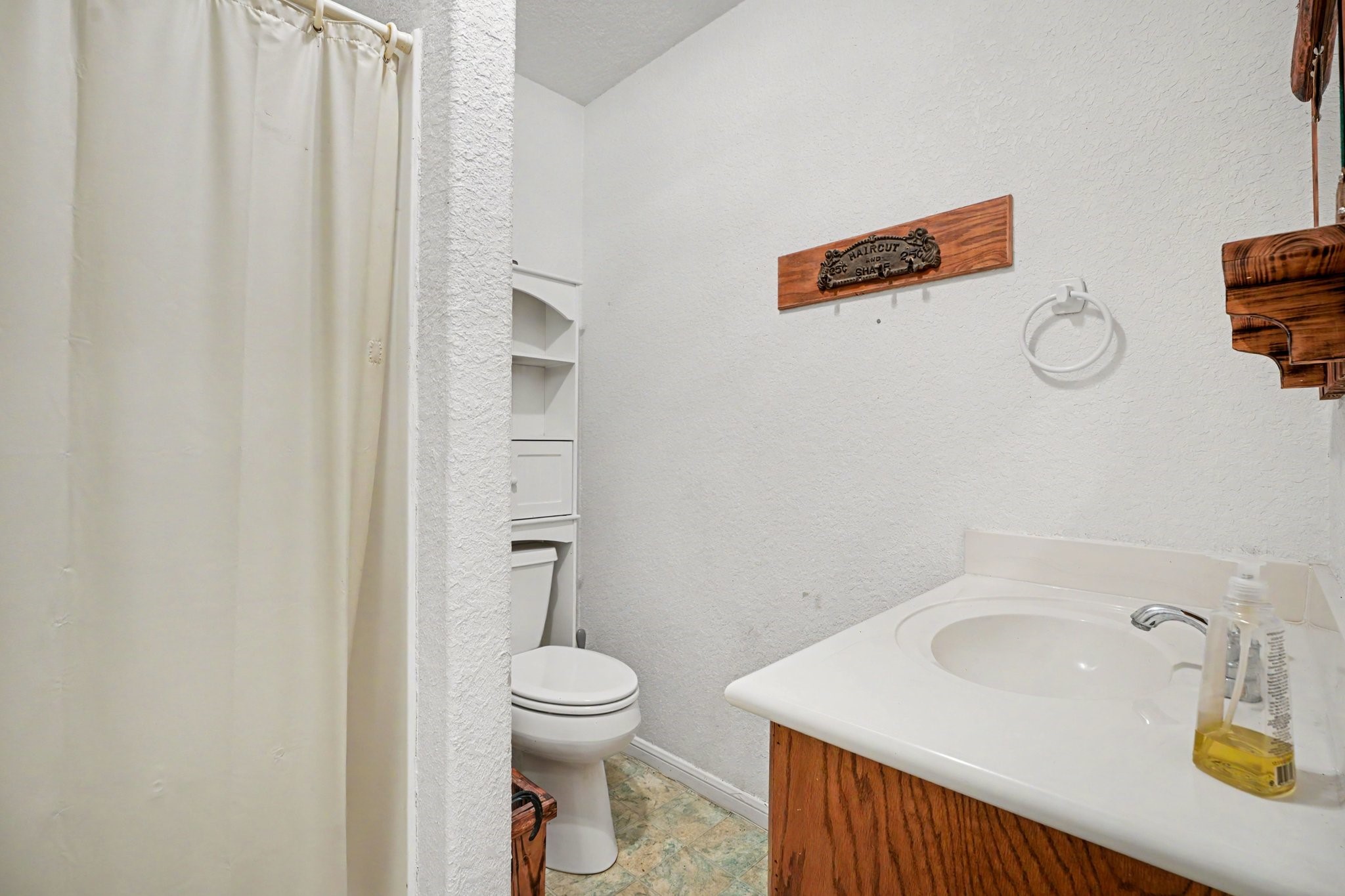 Full Bath in Game Room