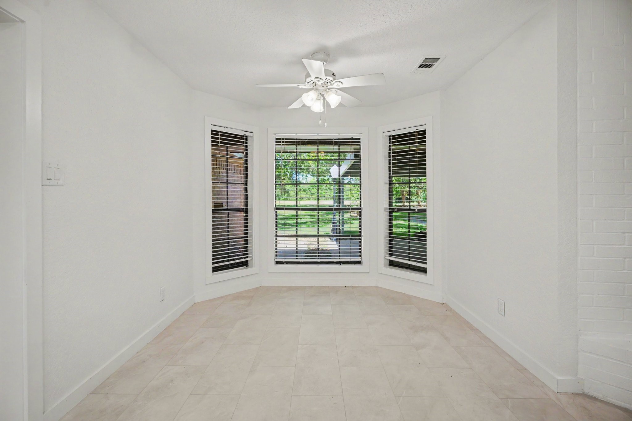 Breakfast Nook with Bay Window