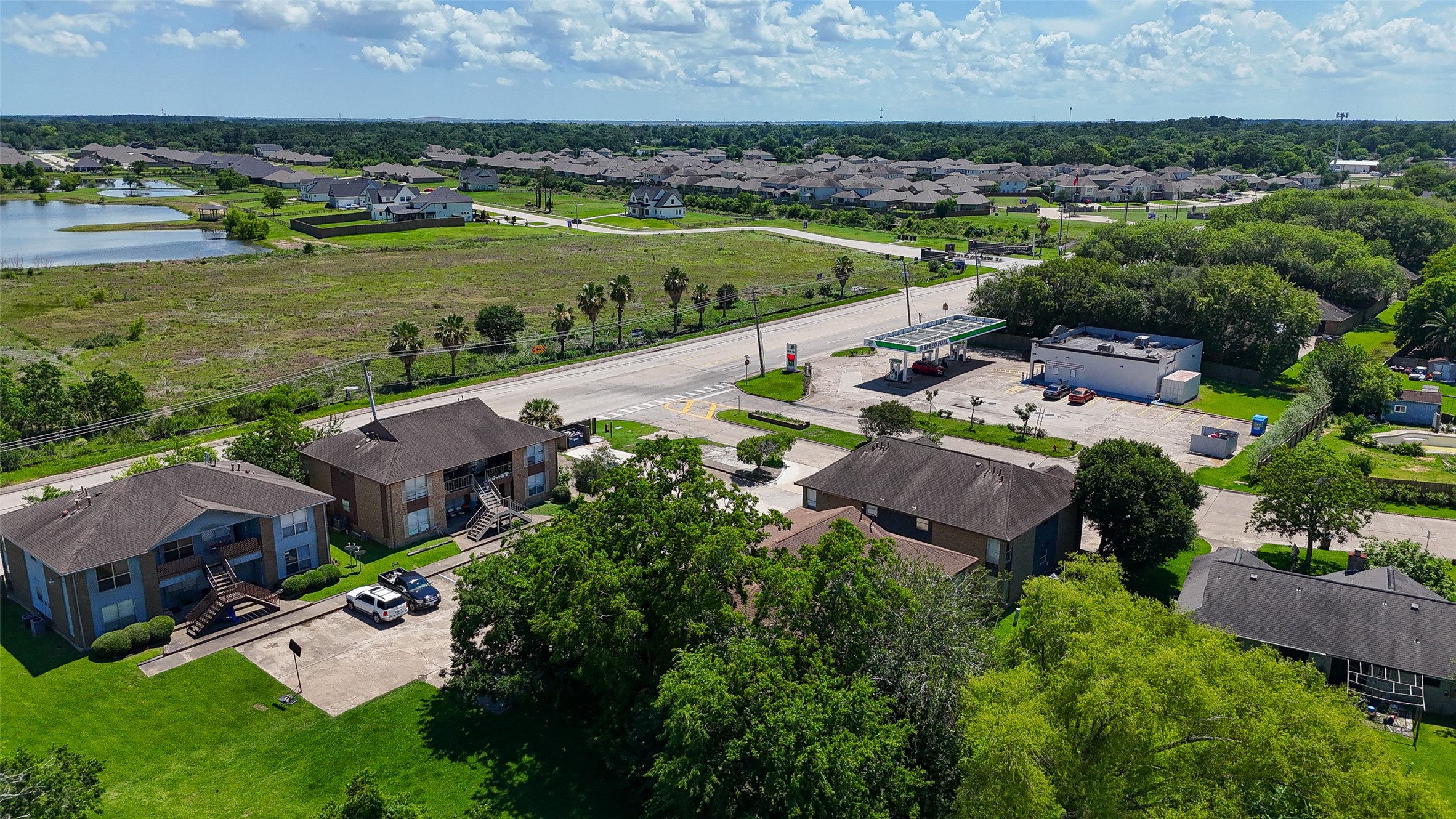 4021 Briar Hollow Drive, Dickinson, TX 77539
