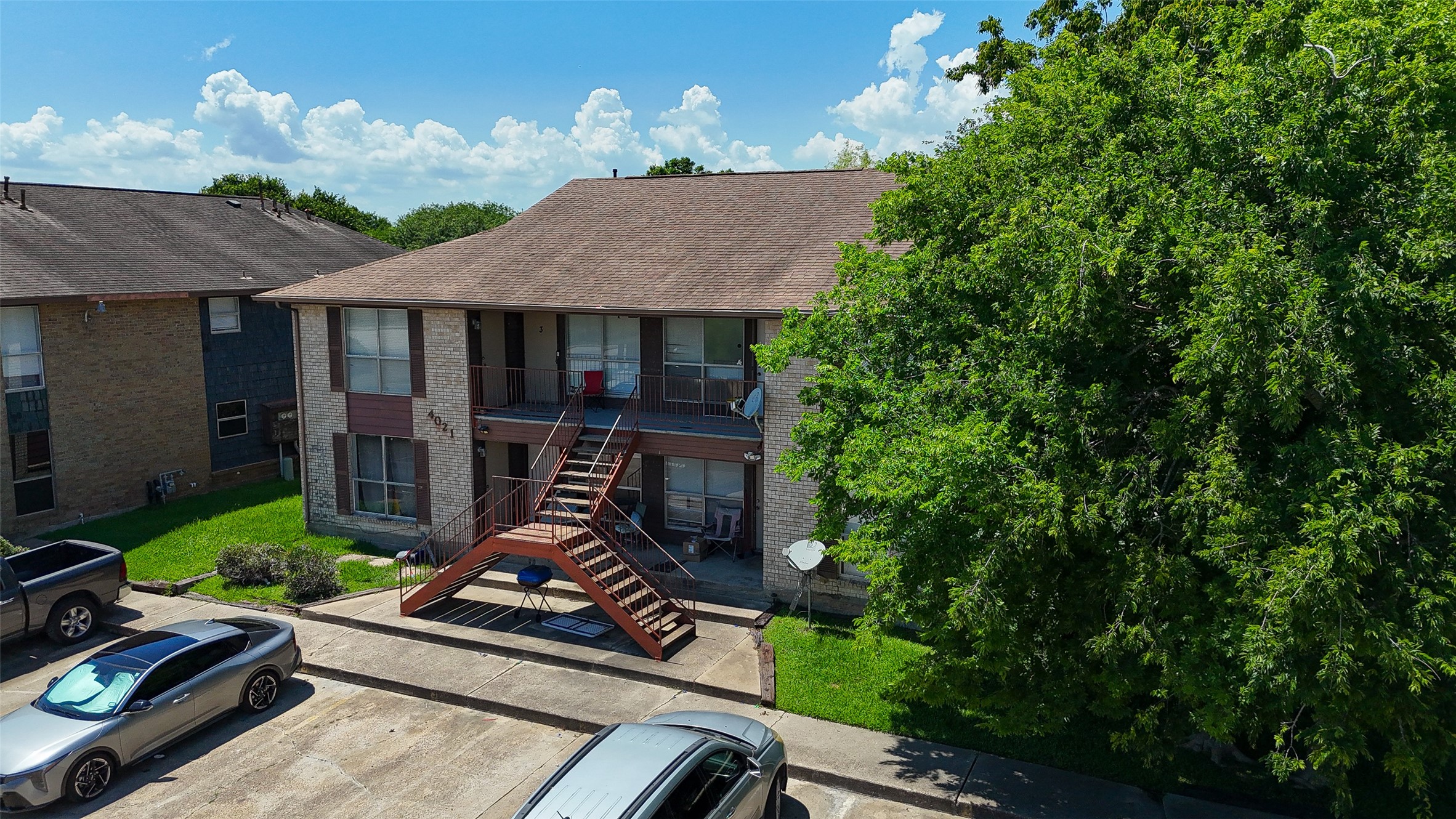 4021 Briar Hollow Drive, Dickinson, TX 77539
