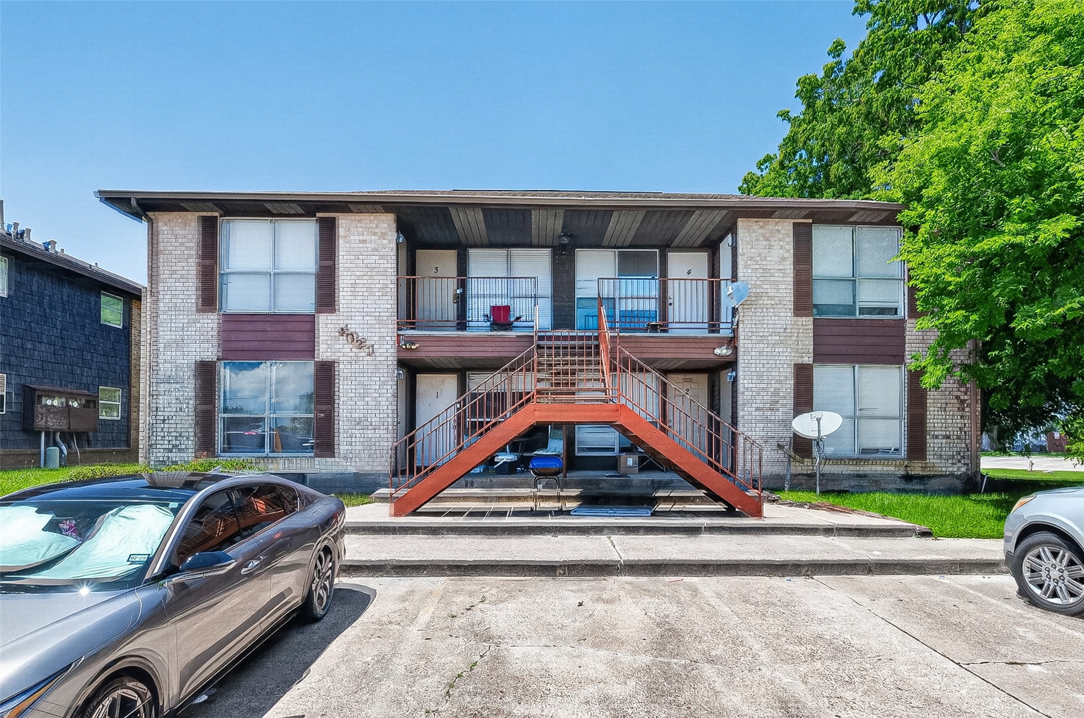 4021 Briar Hollow Drive, Dickinson, TX 77539