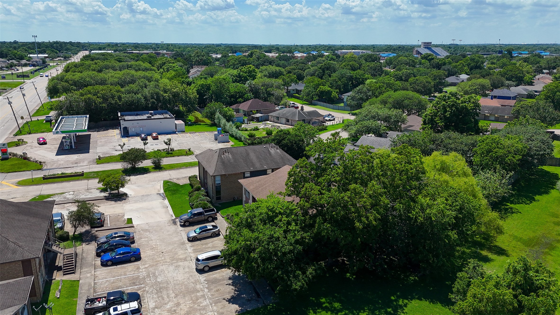 4021 Briar Hollow Drive, Dickinson, TX 77539