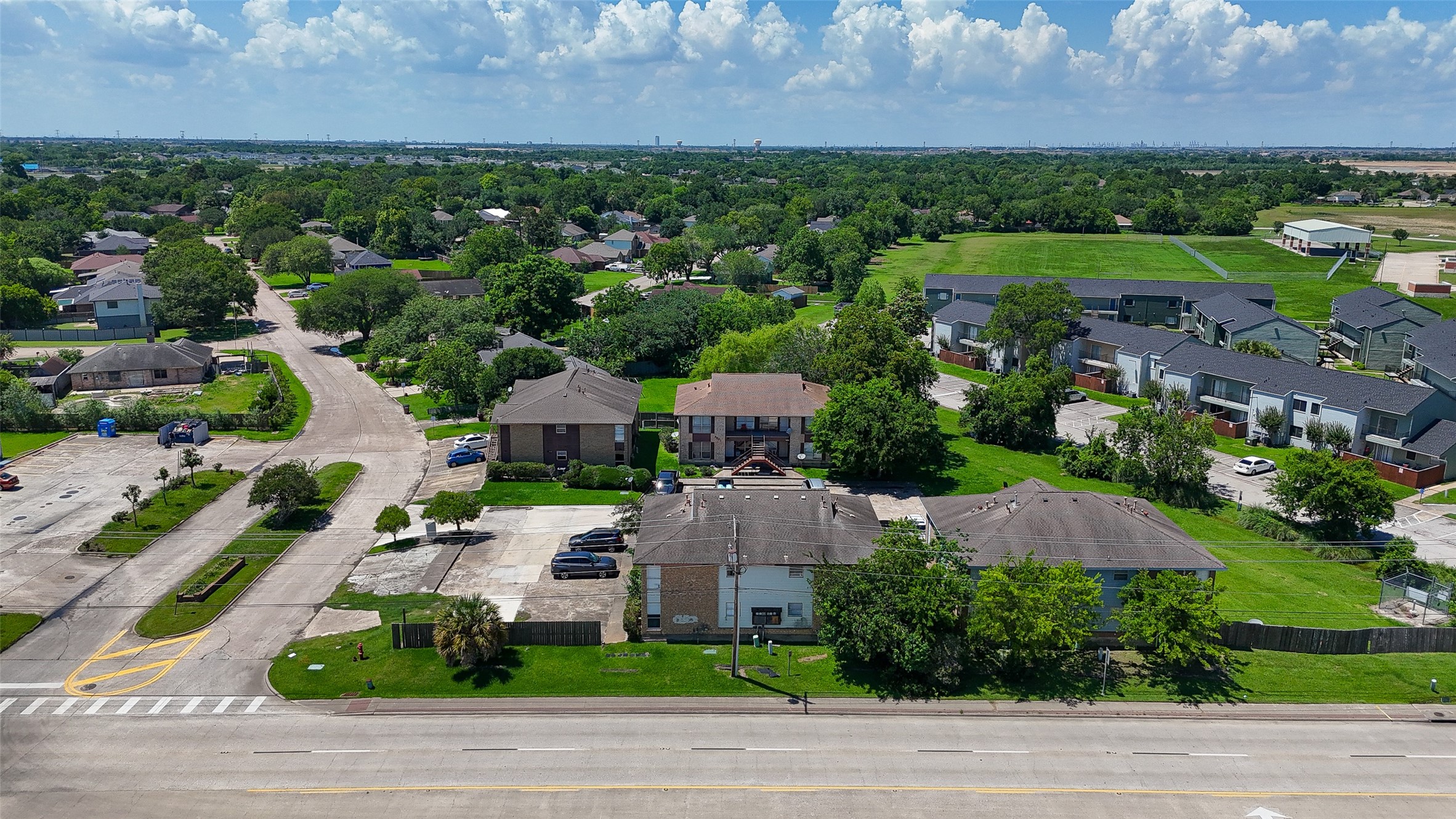4021 Briar Hollow Drive, Dickinson, TX 77539