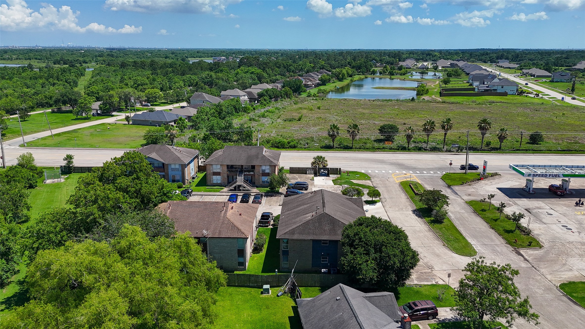 4021 Briar Hollow Drive, Dickinson, TX 77539