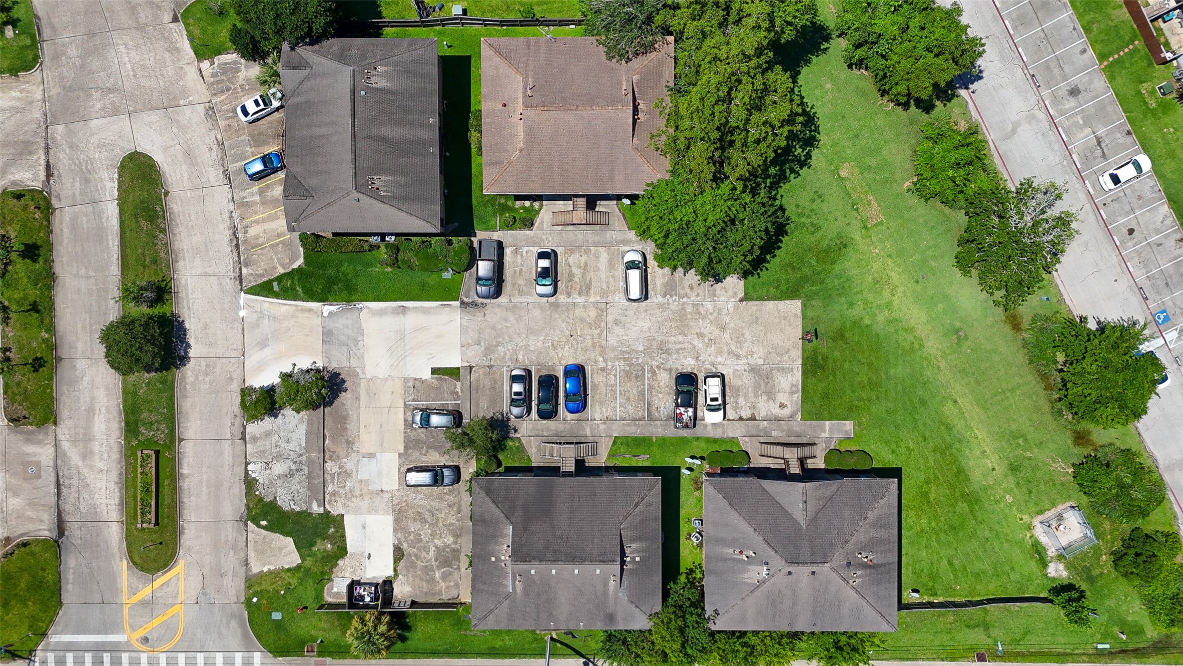 4021 Briar Hollow Drive, Dickinson, TX 77539