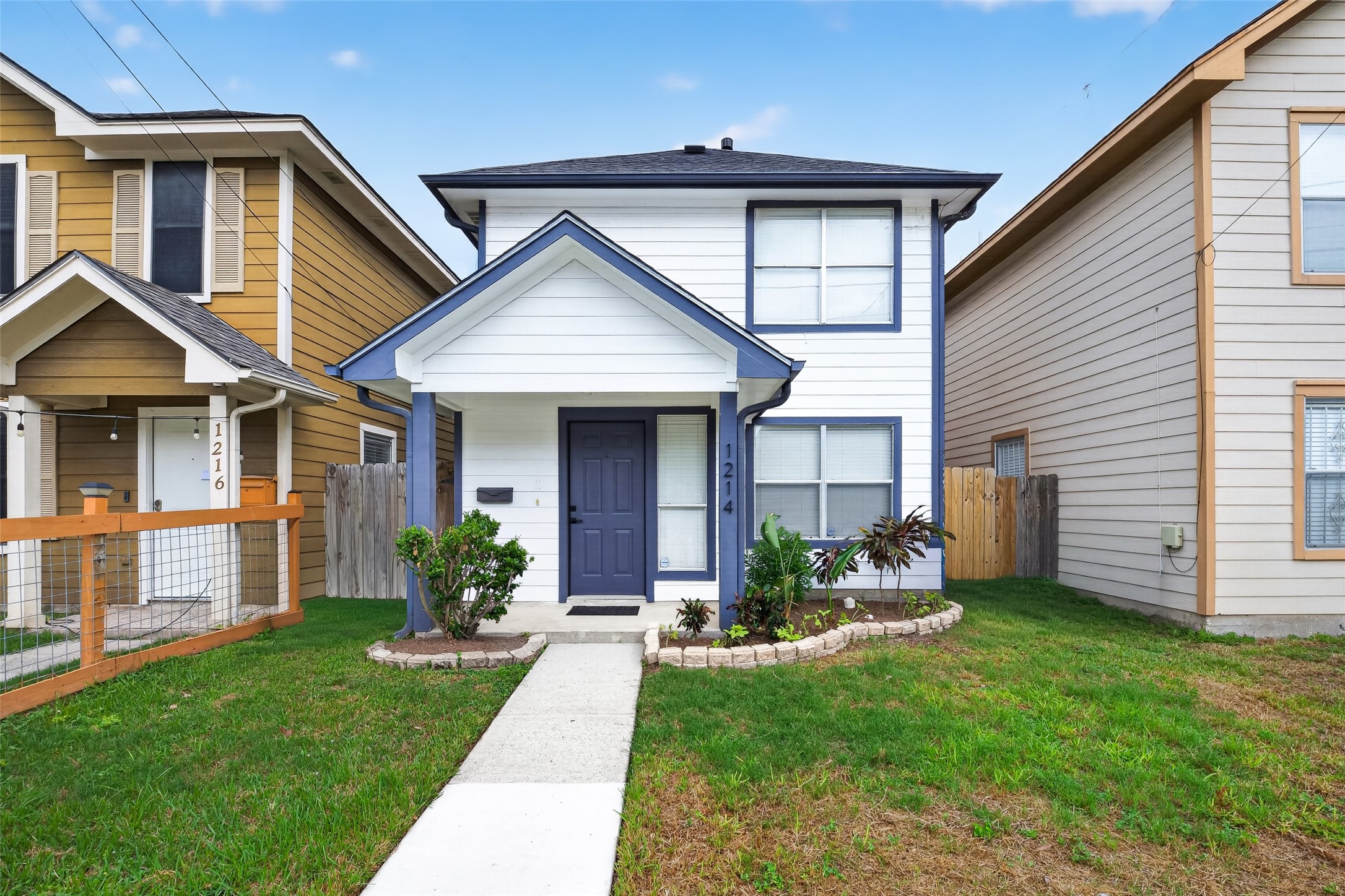 Welcome home to 1214 Cleveland located in the heart of Midtown!