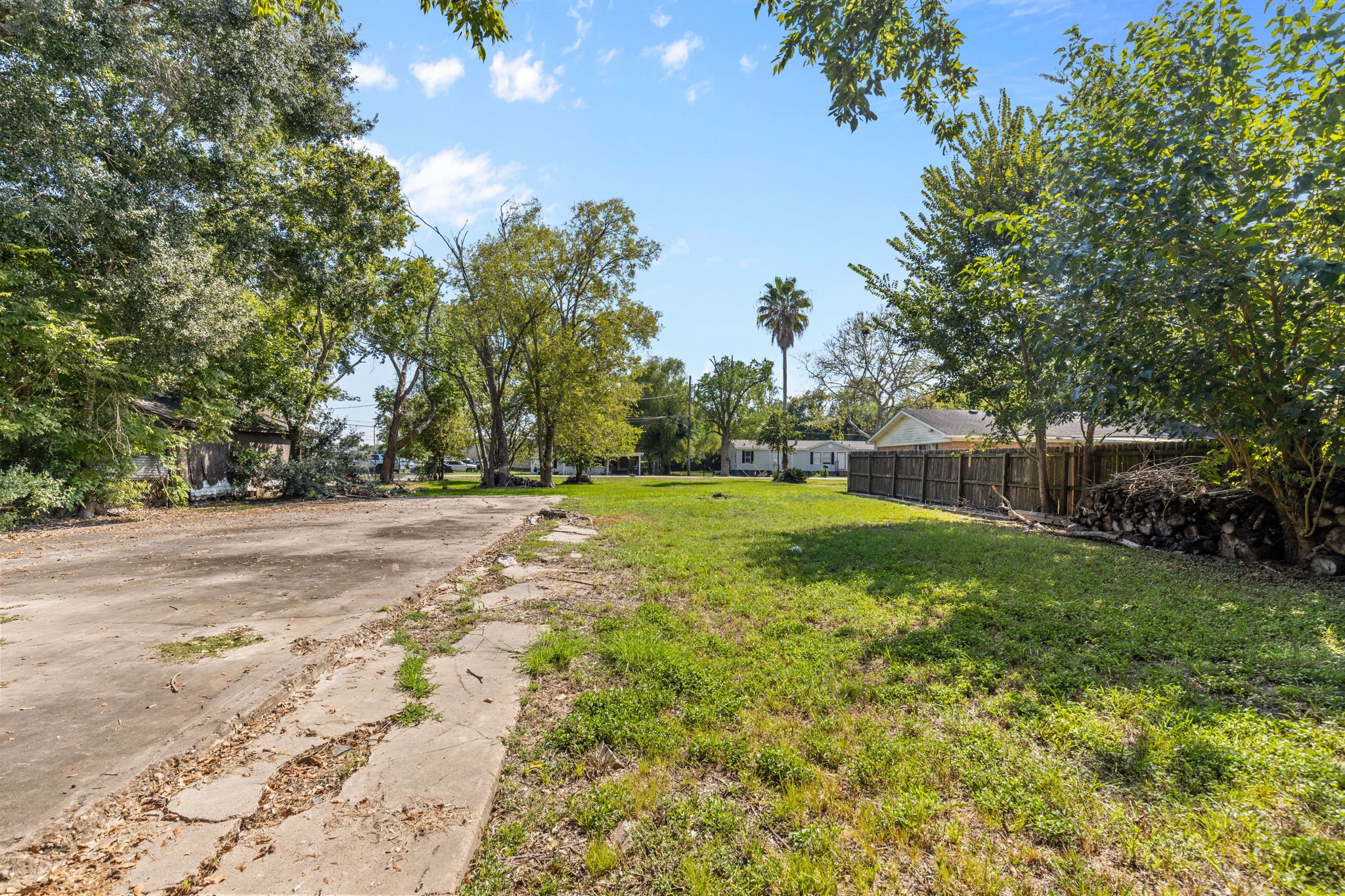 212 Woodward Street, Alvin, TX 77511