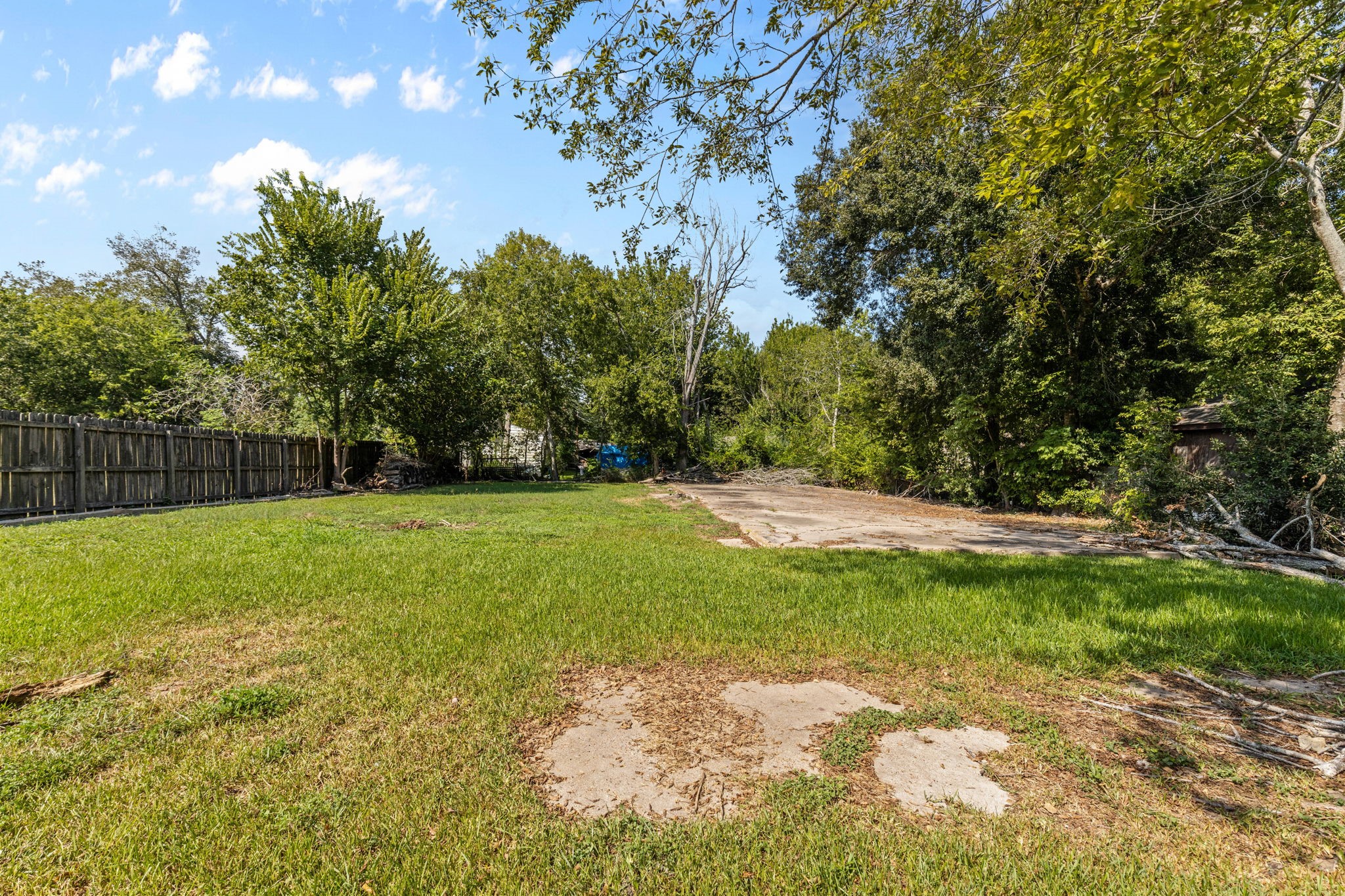 212 Woodward Street, Alvin, TX 77511