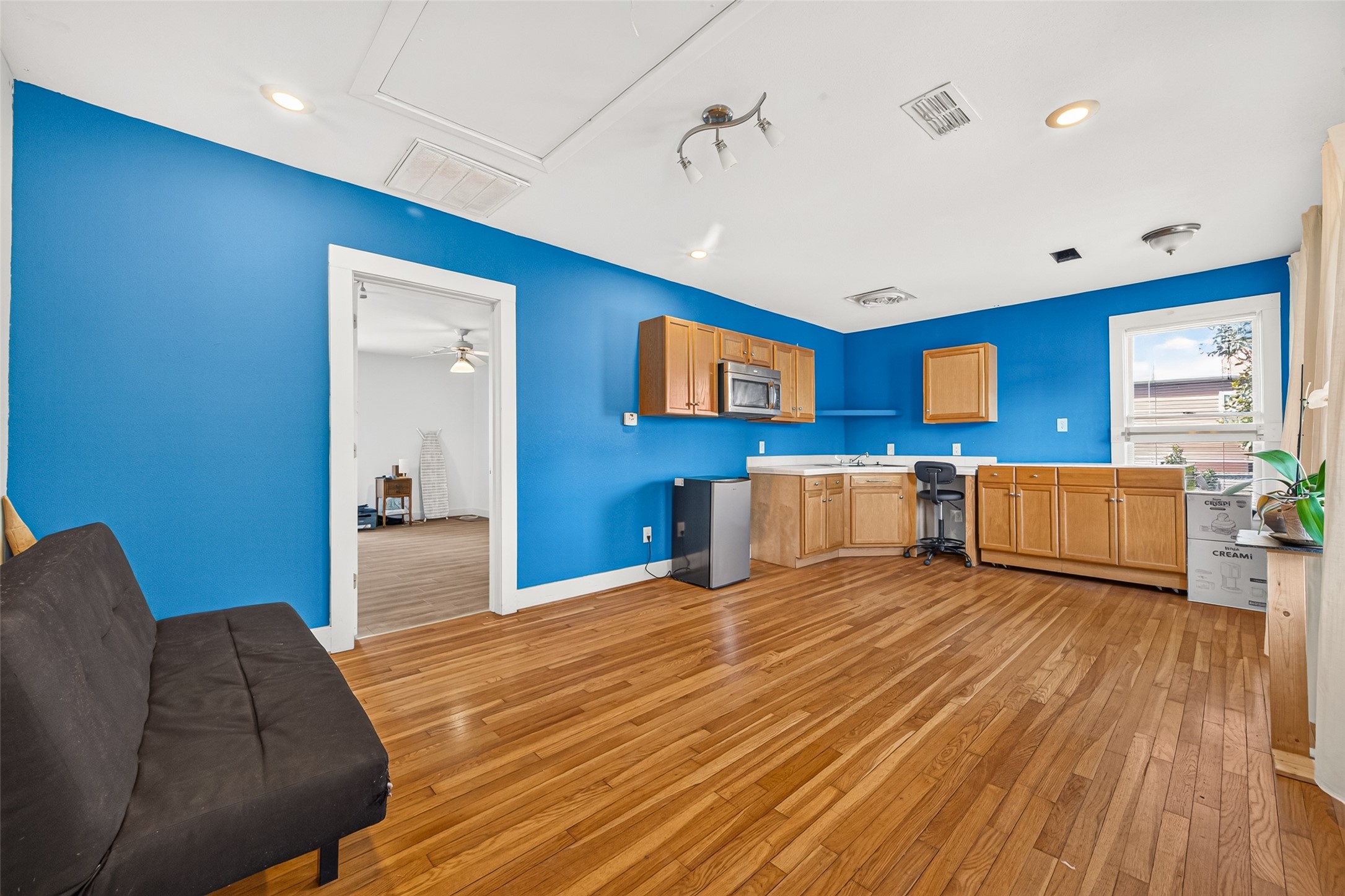 Garage Apartment Living Room with Full Kitchen