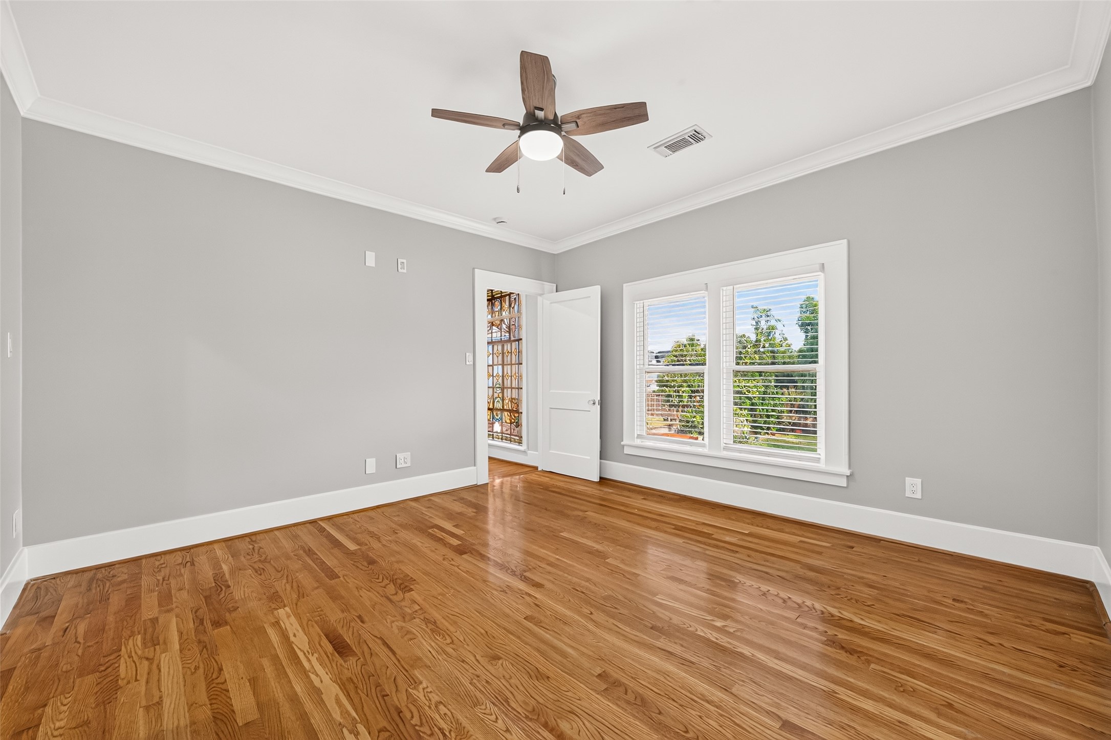 2438 White Oak Drive, Houston, TX 77009