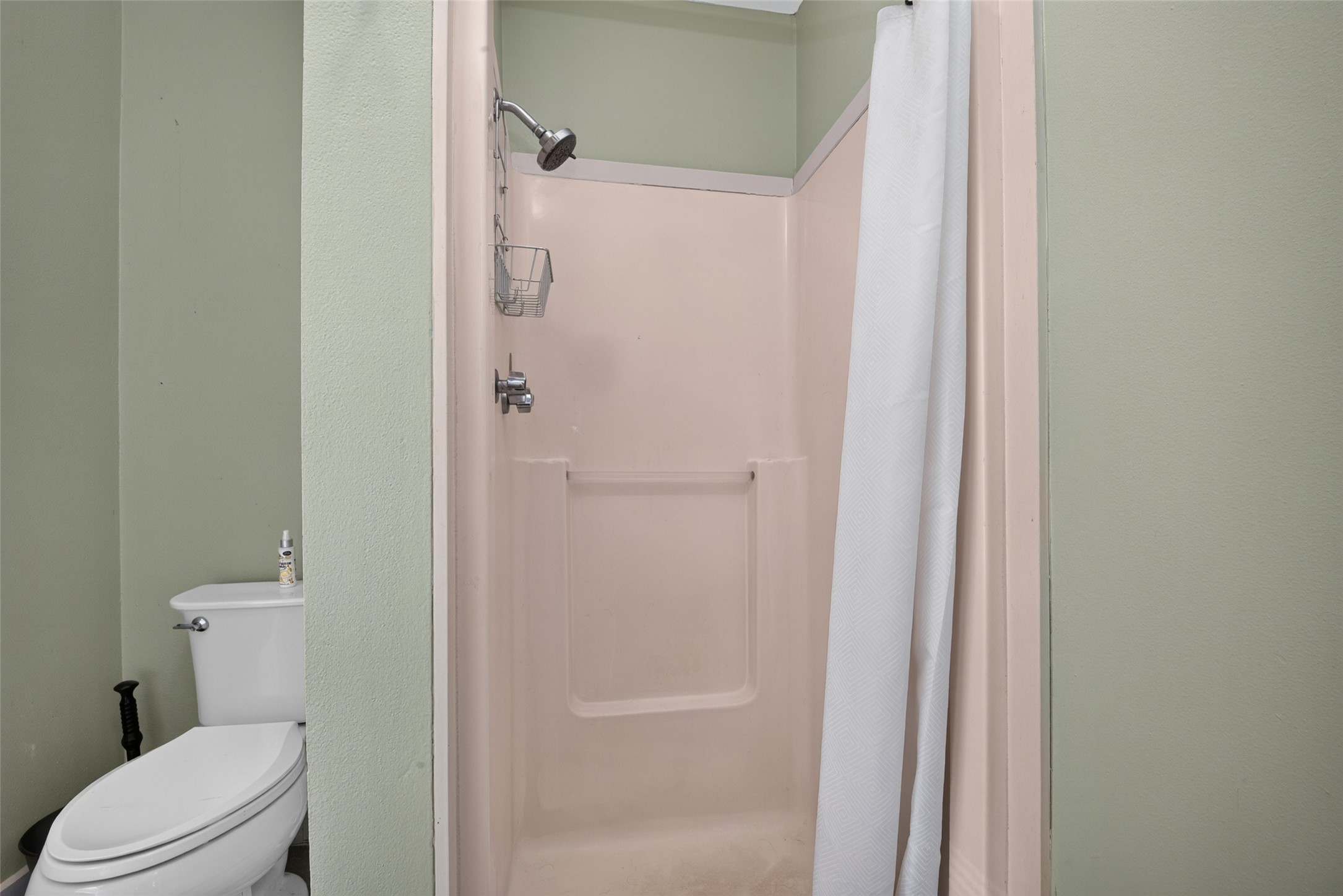 Garage Apartment Full Bathroom
