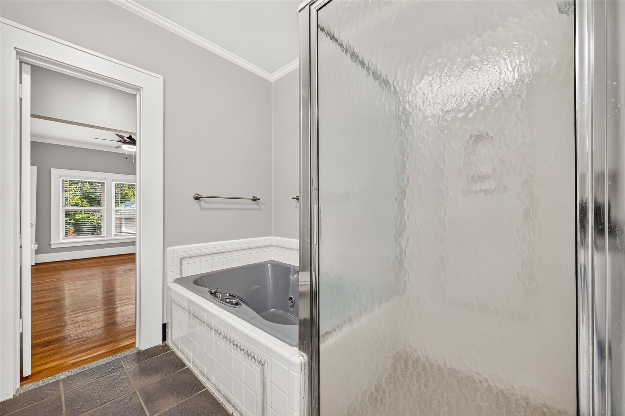 2nd Floor Full Bathroom 2