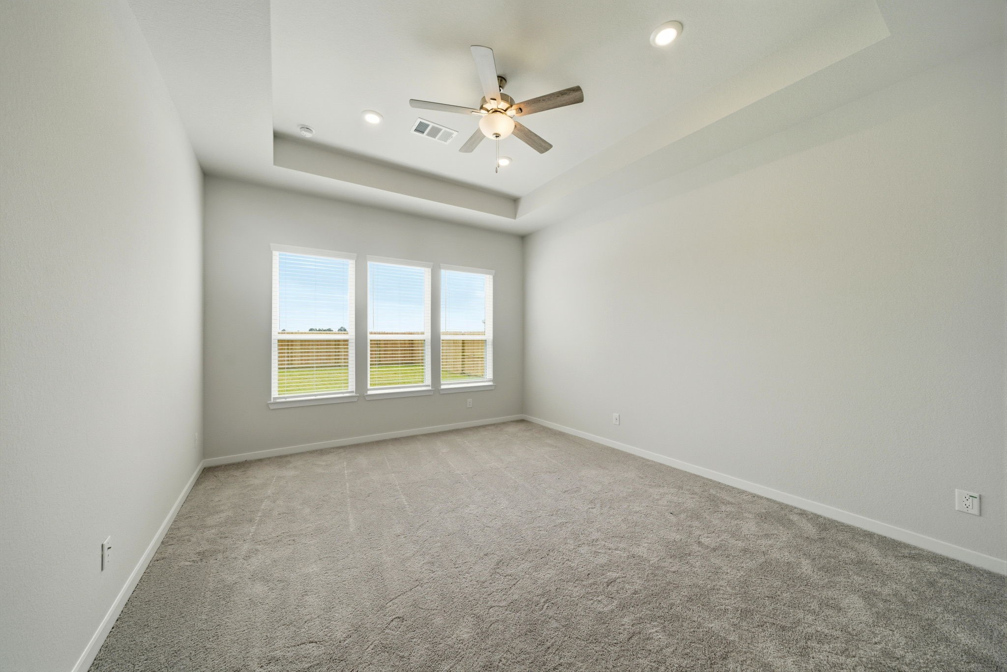 103 Lake Woodshore Court, Clute, TX 77531