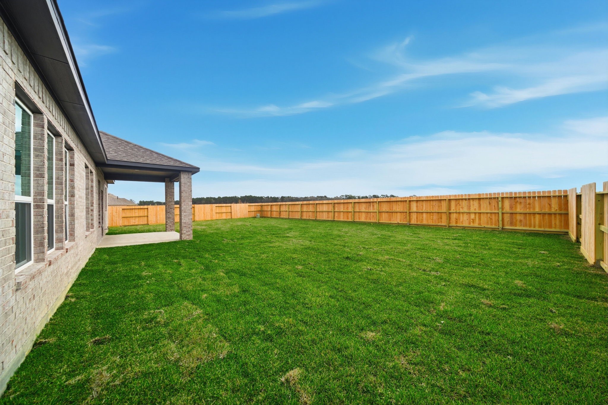 103 Lake Woodshore Court, Clute, TX 77531