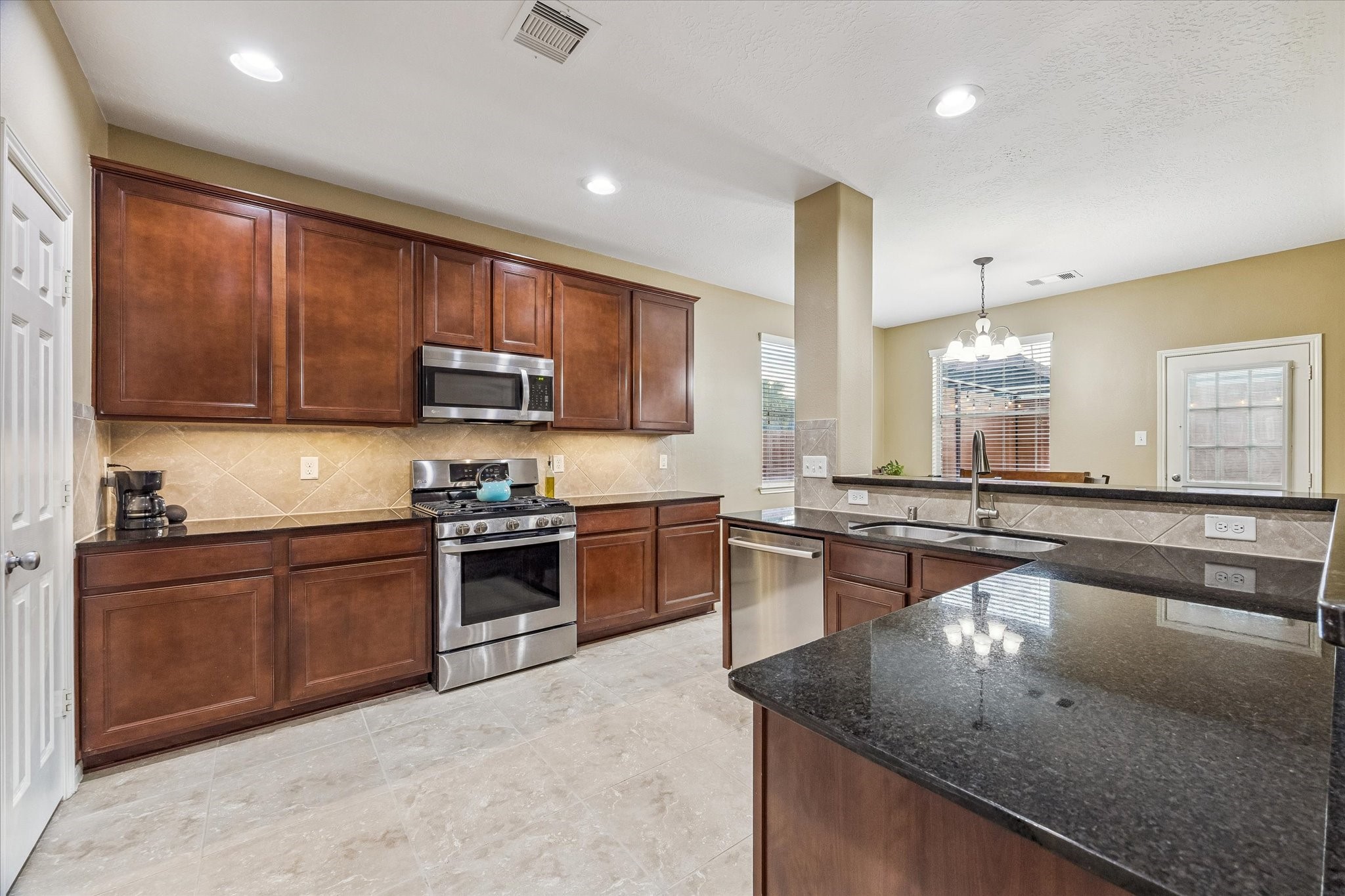 2209 Tracy Way, Deer Park, TX 77536