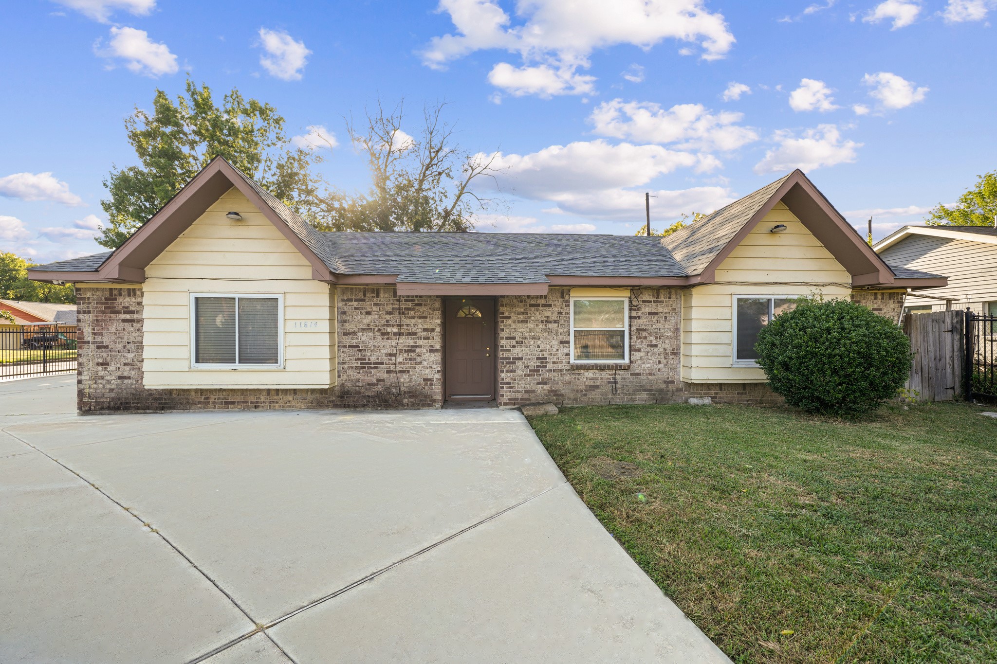 11614 Sandrock Drive, Houston, TX 77048