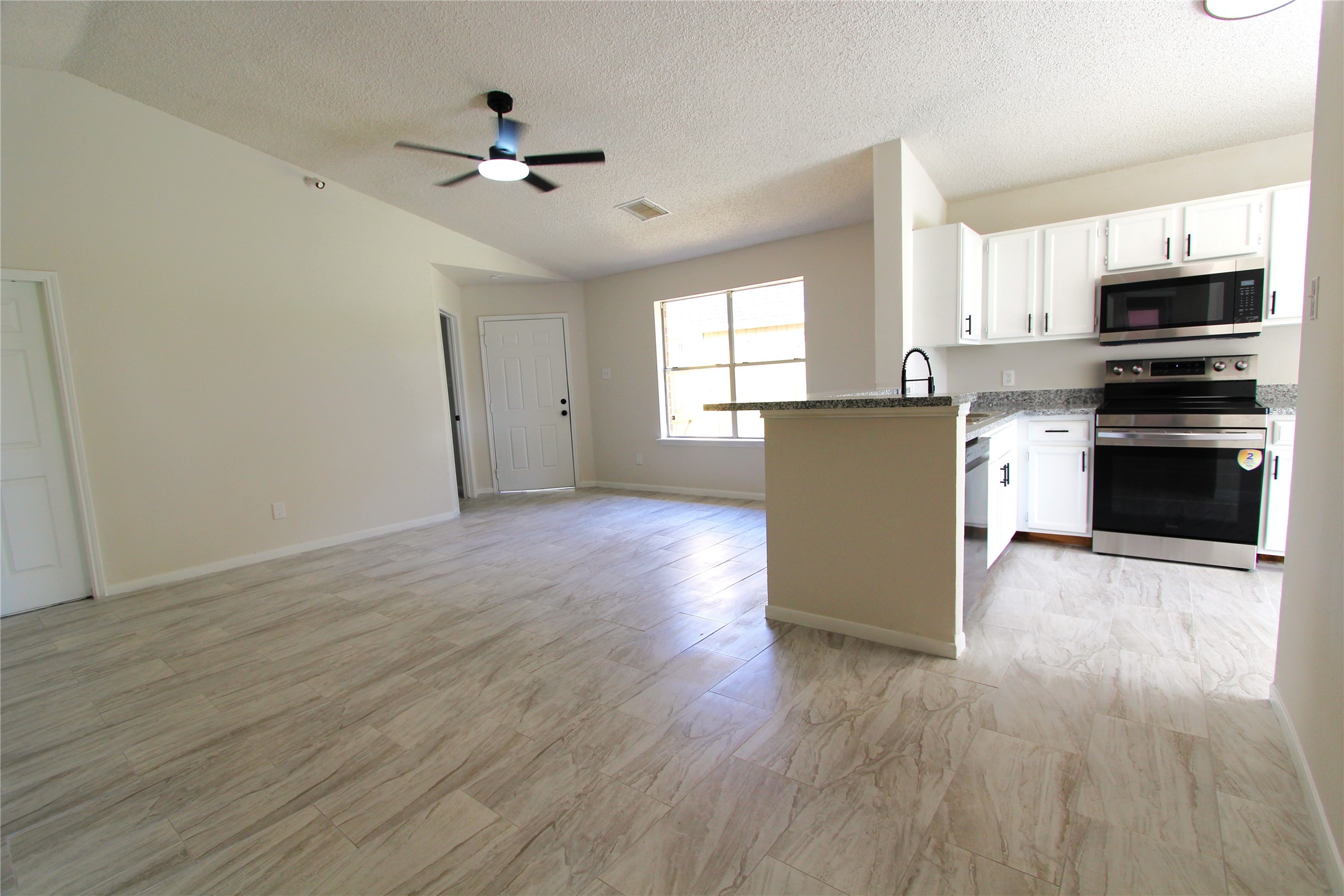 7713 Ellis Drive, Houston, TX 77489 7713 Ellis Drive, Houston, TX 77489