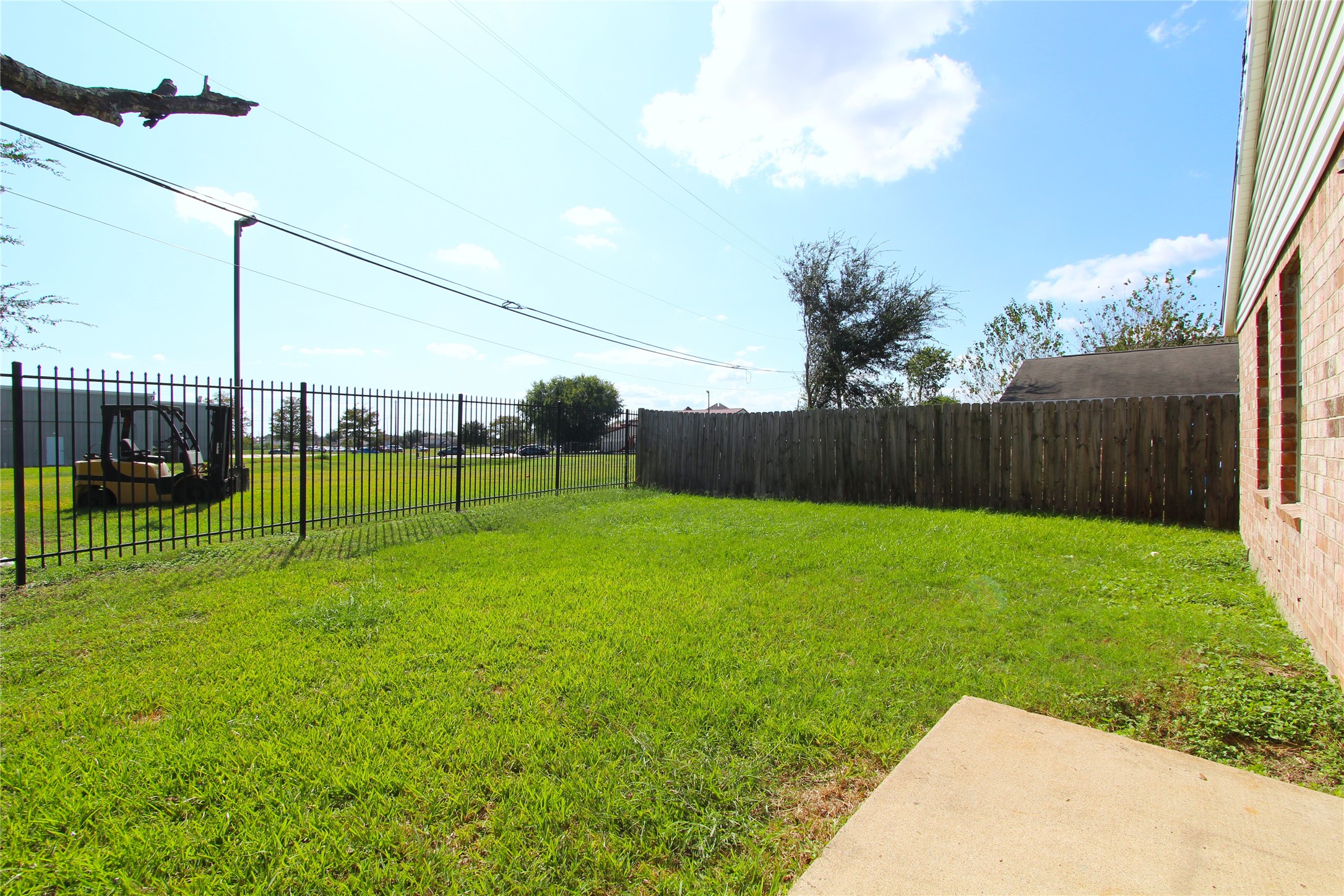 7713 Ellis Drive, Houston, TX 77489