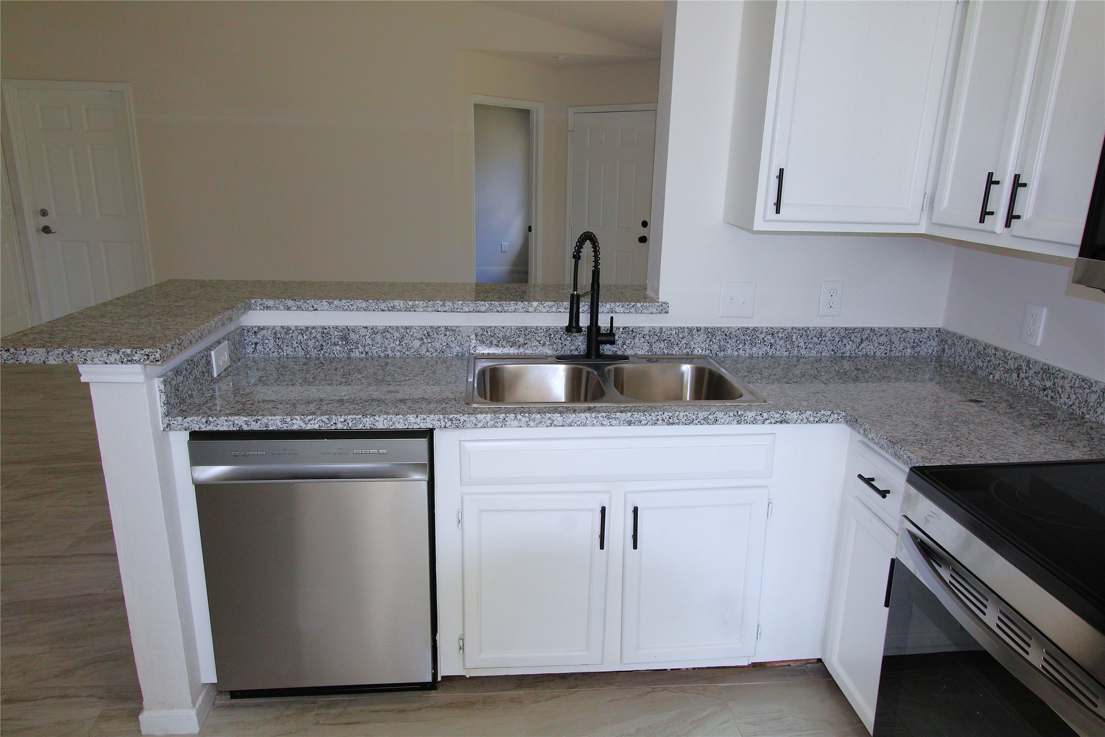 7713 Ellis Drive, Houston, TX 77489 7713 Ellis Drive, Houston, TX 77489