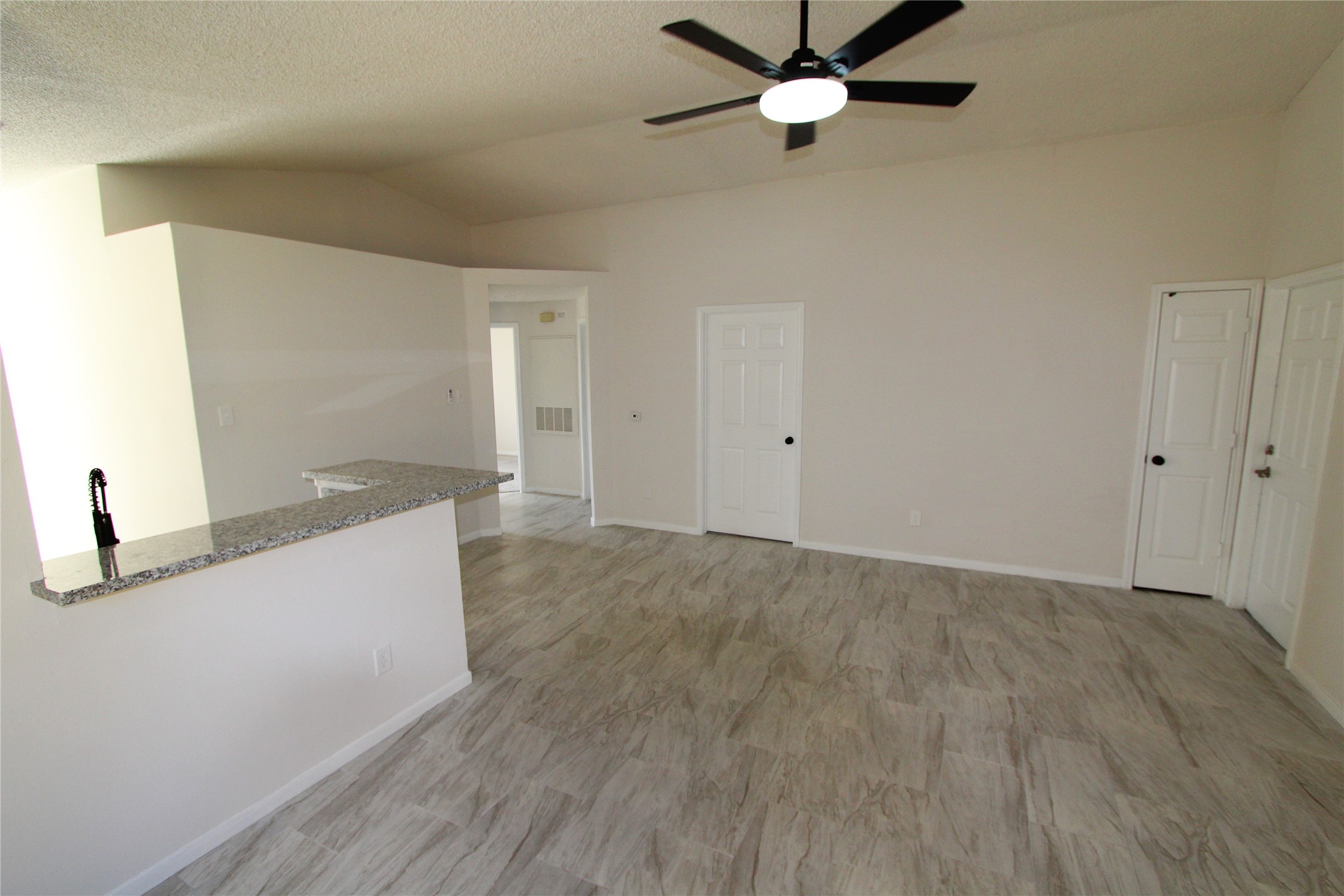 7713 Ellis Drive, Houston, TX 77489 7713 Ellis Drive, Houston, TX 77489