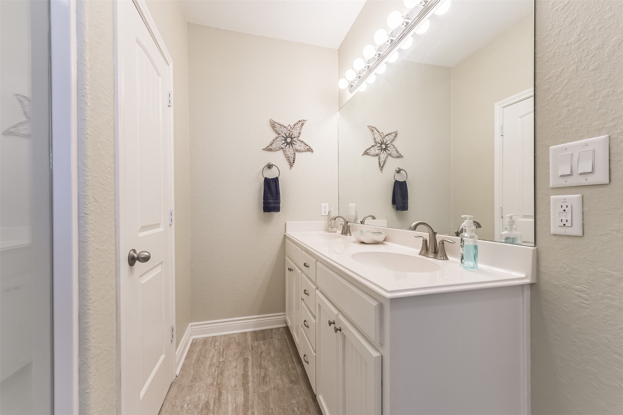 4018 Fort Bend Drive, Galveston, TX 77554