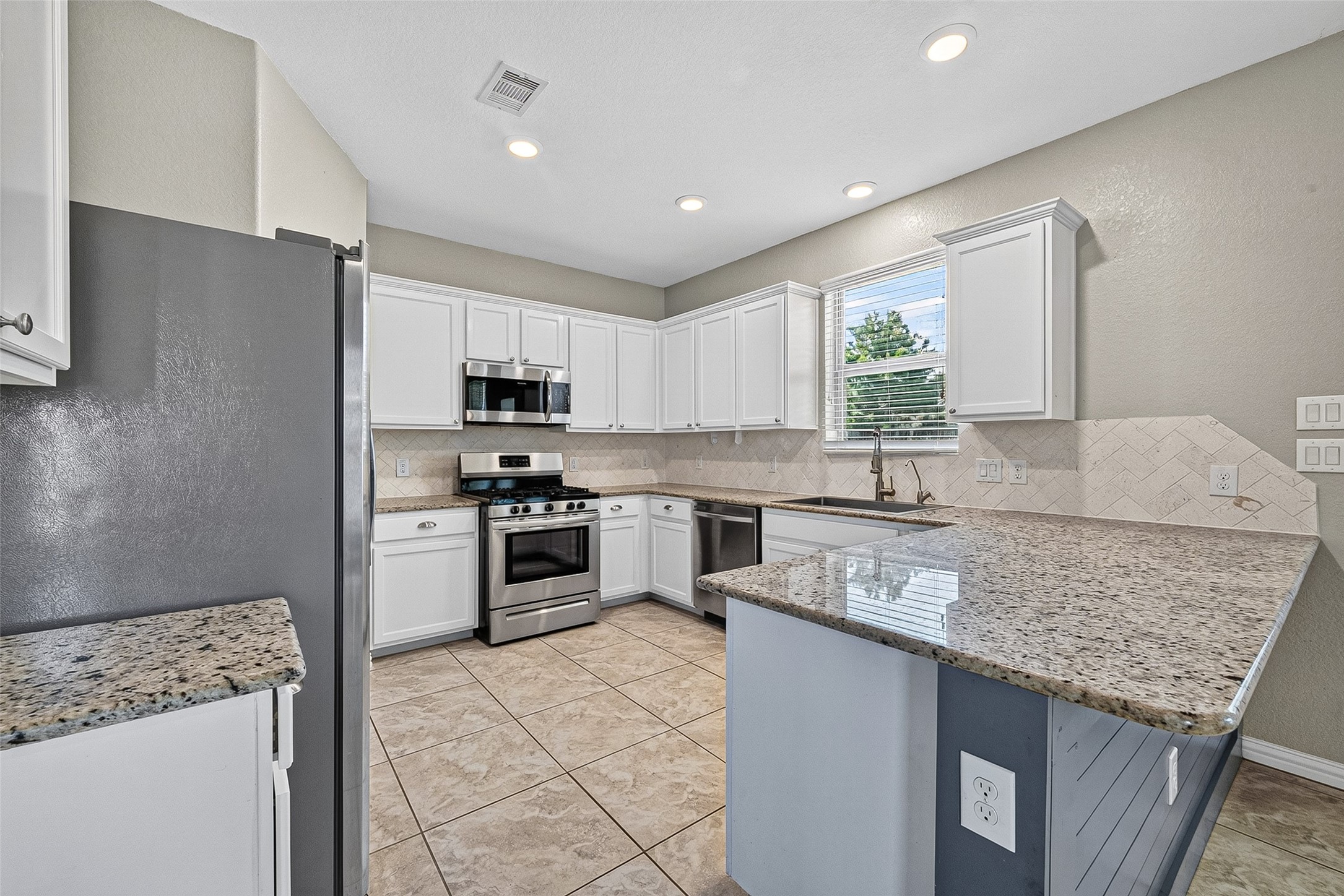 Kitchen, Refrigerator Included