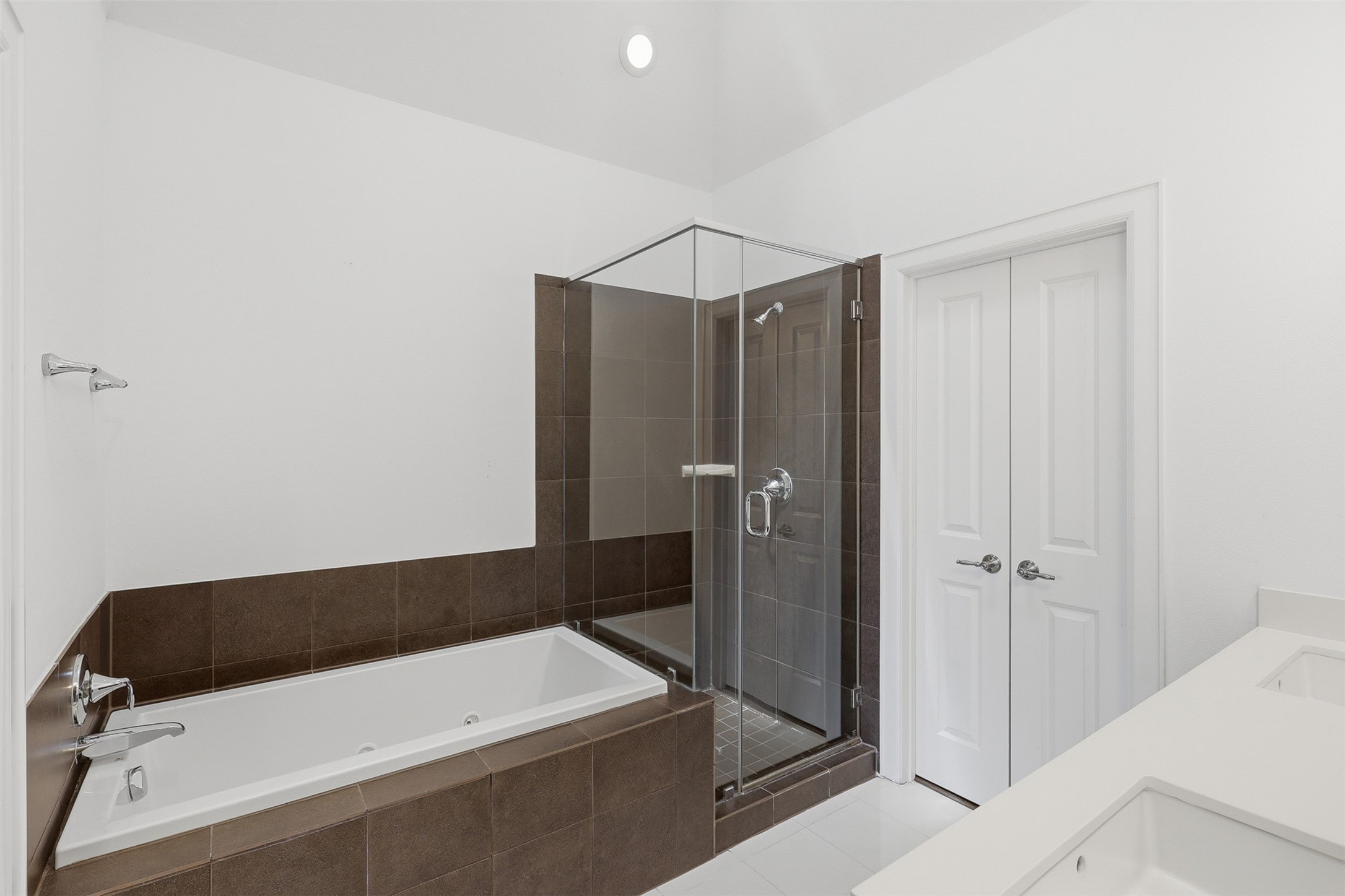 Large primary bathrooom with separate shower and soaking tub. Large primary bathrooom with separate shower and soaking tub.