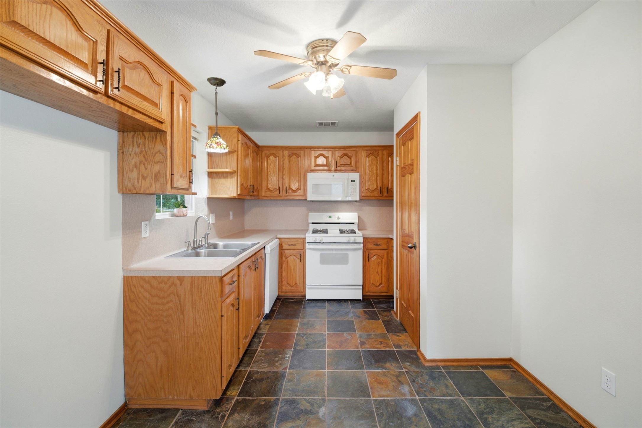 144 Pin Oak Lane, Hempstead, TX 77445