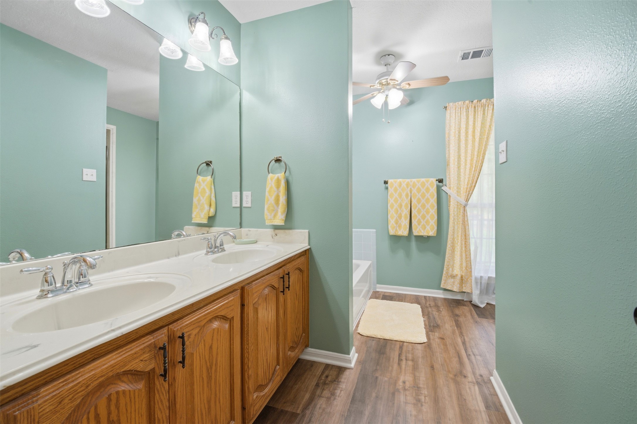 144 Pin Oak Lane, Hempstead, TX 77445