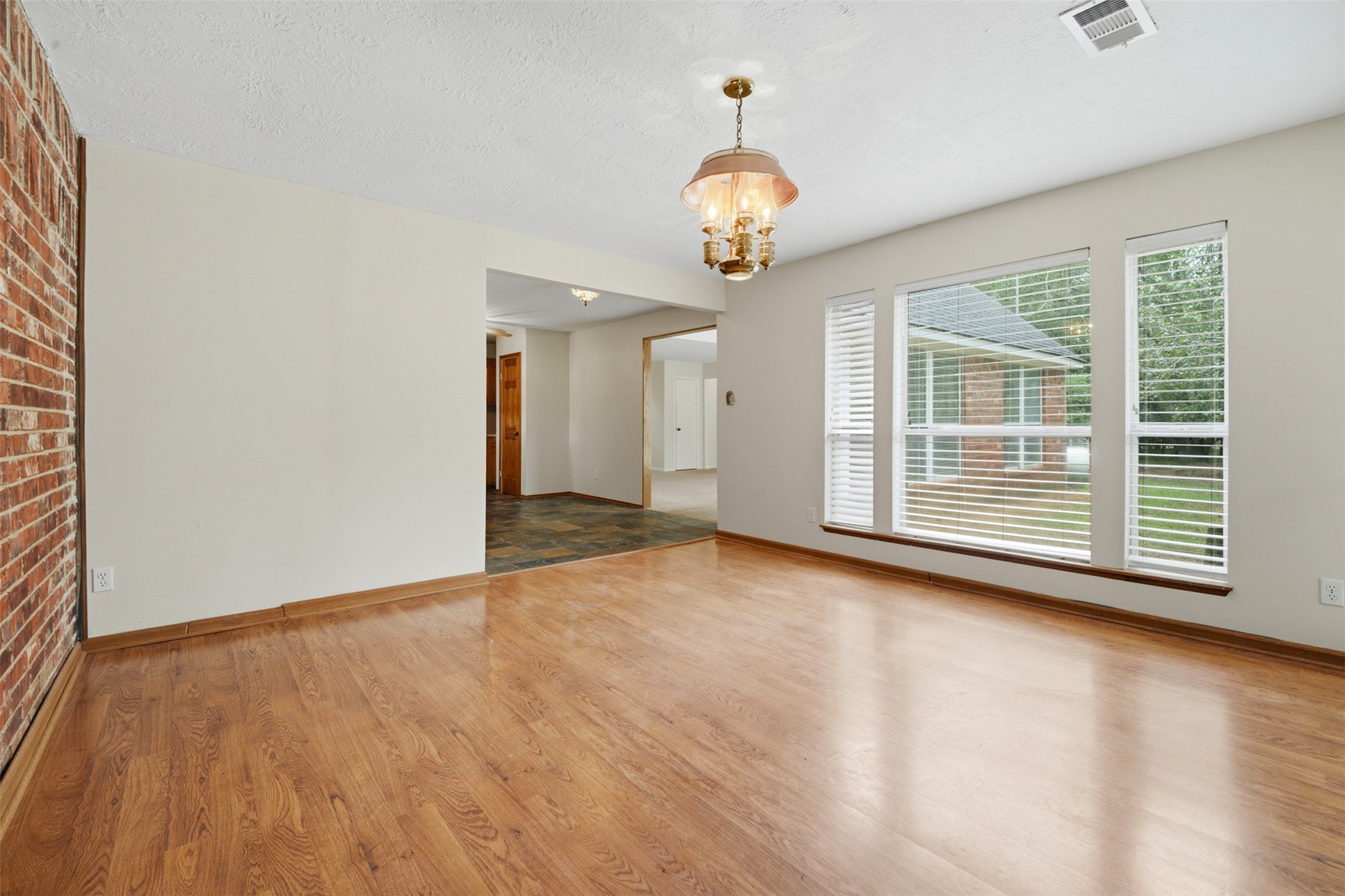 144 Pin Oak Lane, Hempstead, TX 77445