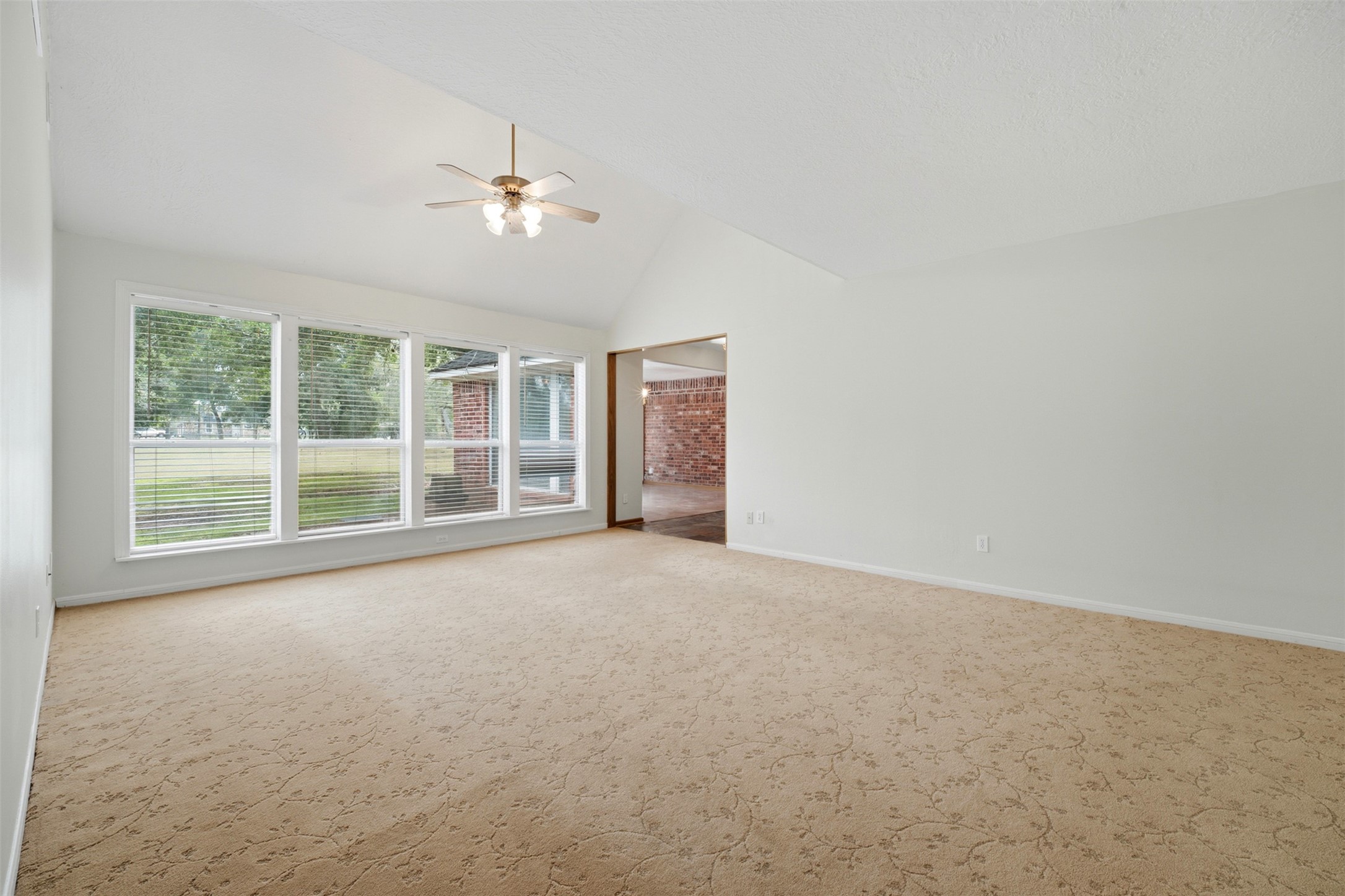 144 Pin Oak Lane, Hempstead, TX 77445